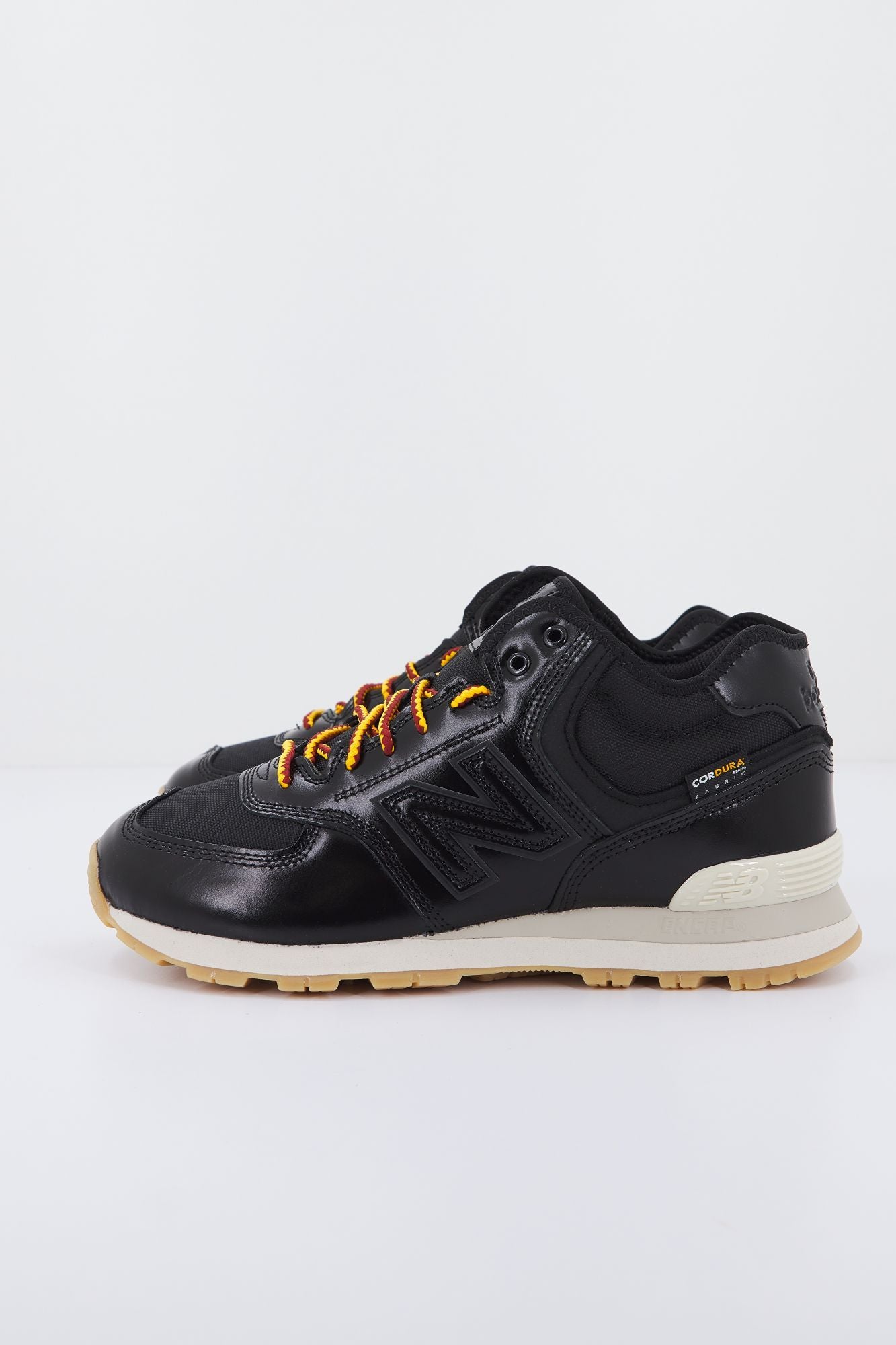 NEW BALANCE U574 HMZ  en color NEGRO (1)