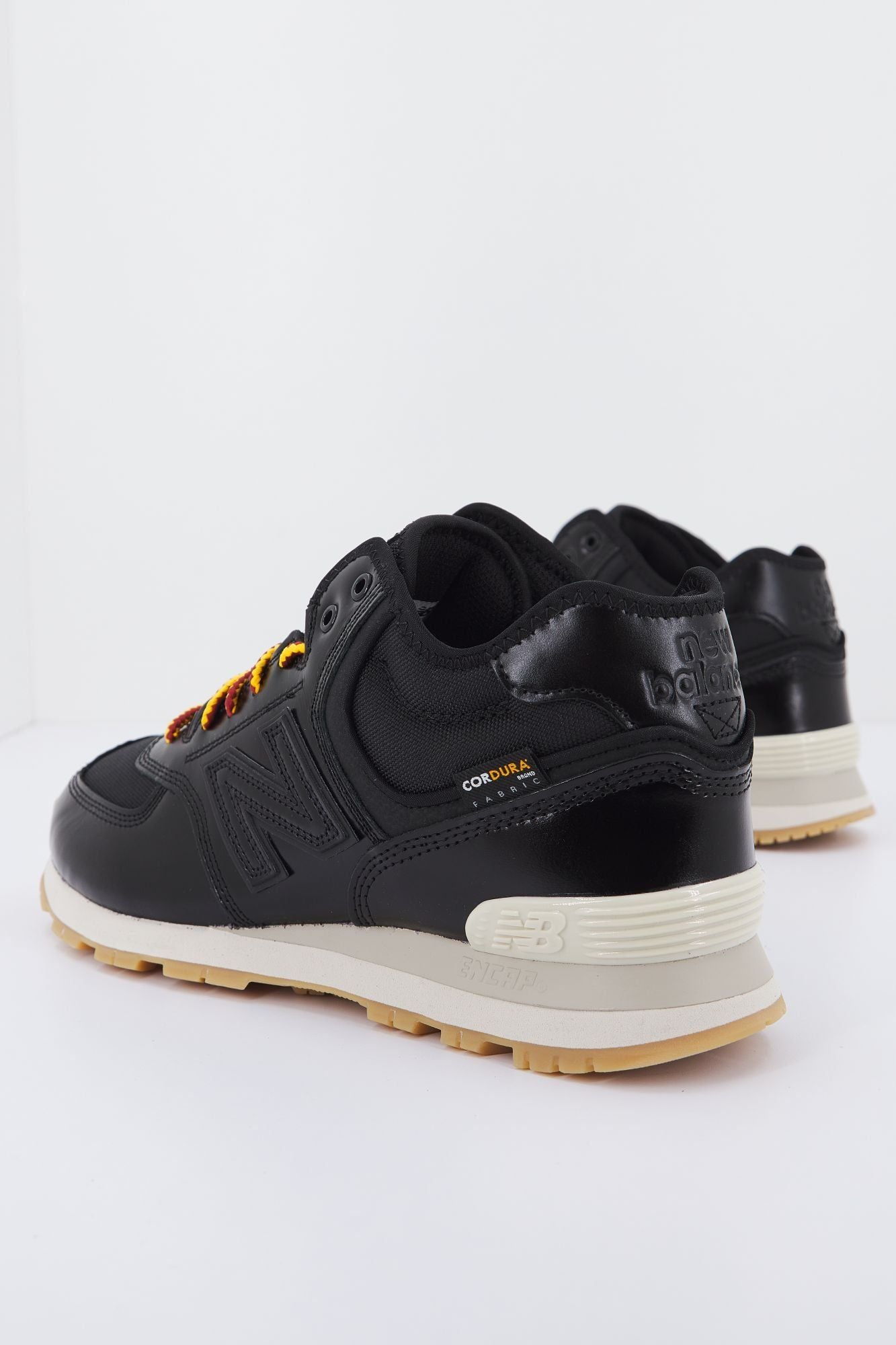 NEW BALANCE U574 HMZ  en color NEGRO (3)