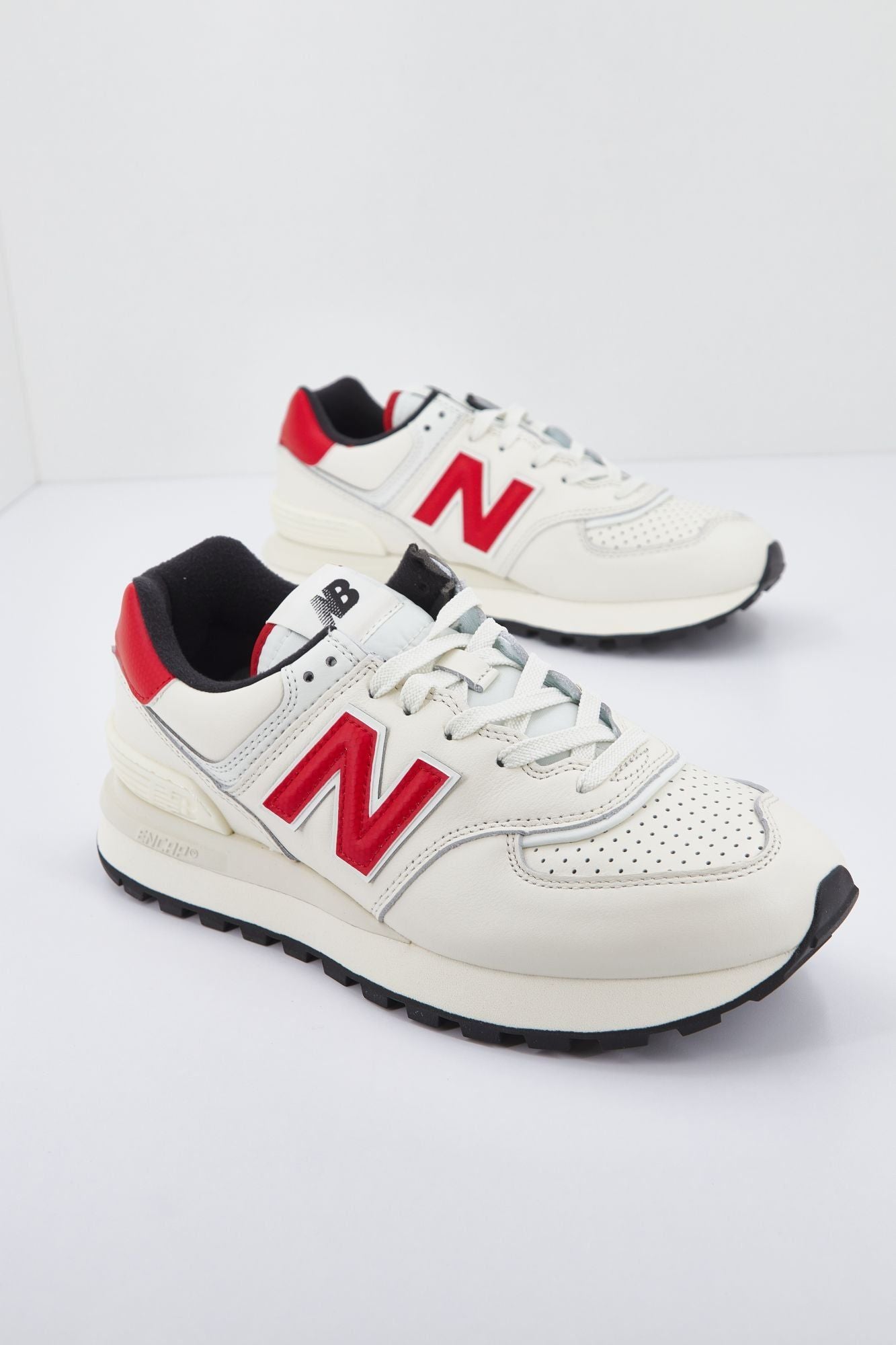 NEW BALANCE U574L GTC  en color BEIS (2)