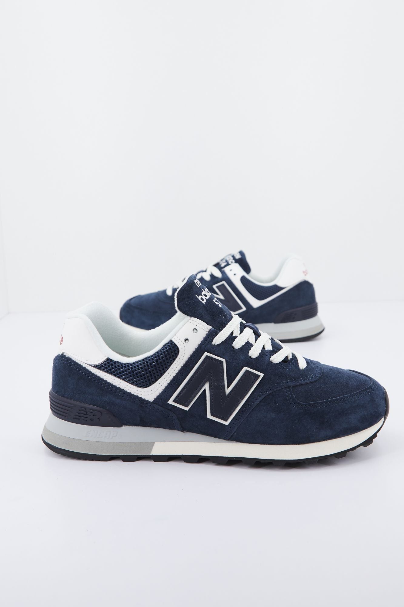 NEW BALANCE U574 NV2 en color AZUL (2)