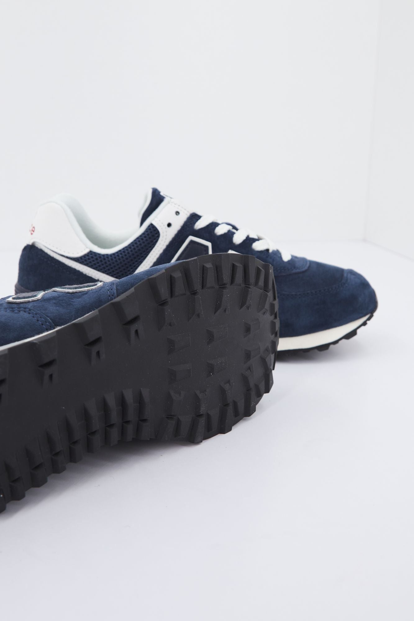 NEW BALANCE U574 NV2 en color AZUL (4)