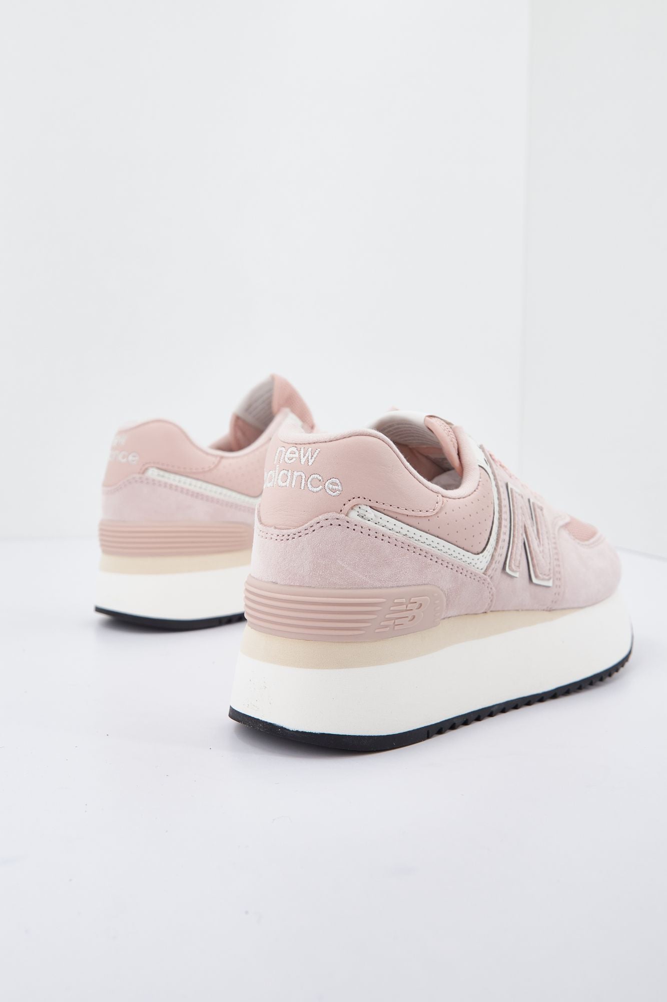 NEW BALANCE WL574 ZAC en color ROSA (3)