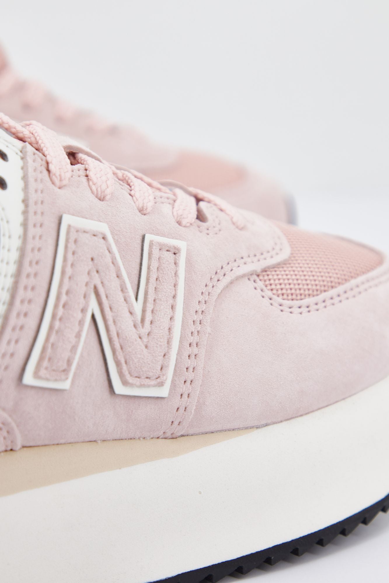 NEW BALANCE WL574 ZAC en color ROSA (4)