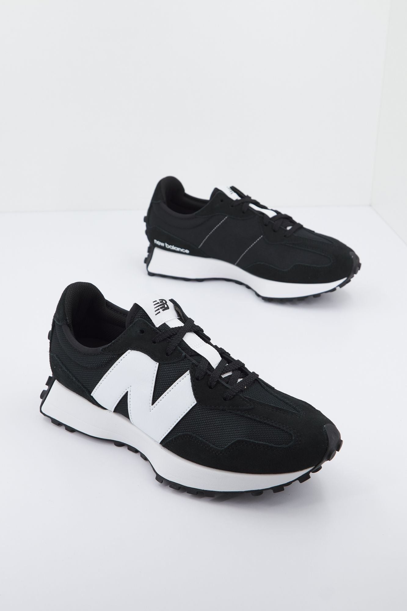 NEW BALANCE MS327 CBW en color NEGRO (2)