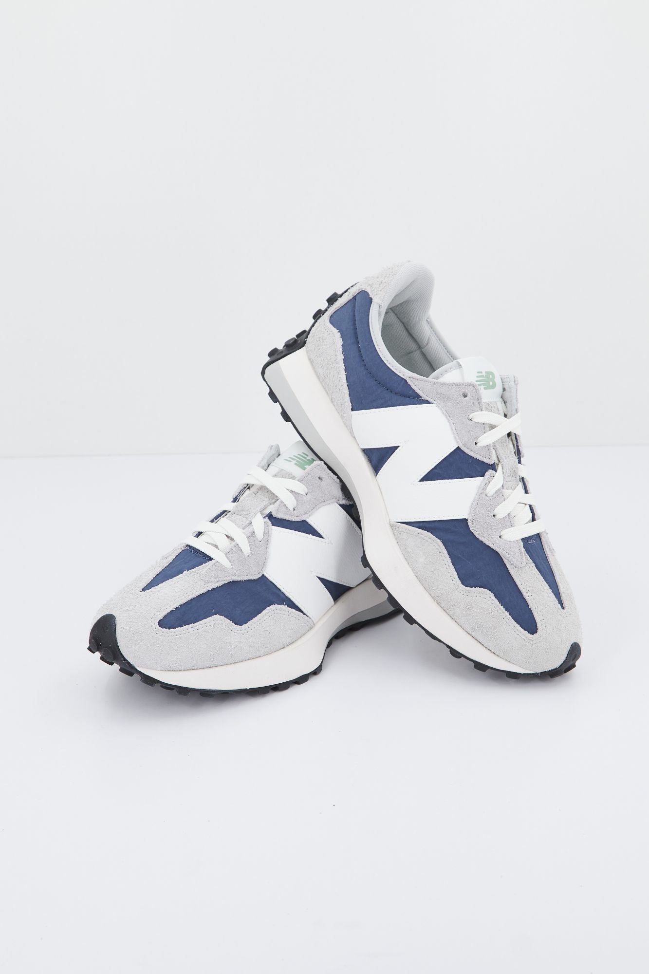 NEW BALANCE MS327 CZ en color AZUL (1)