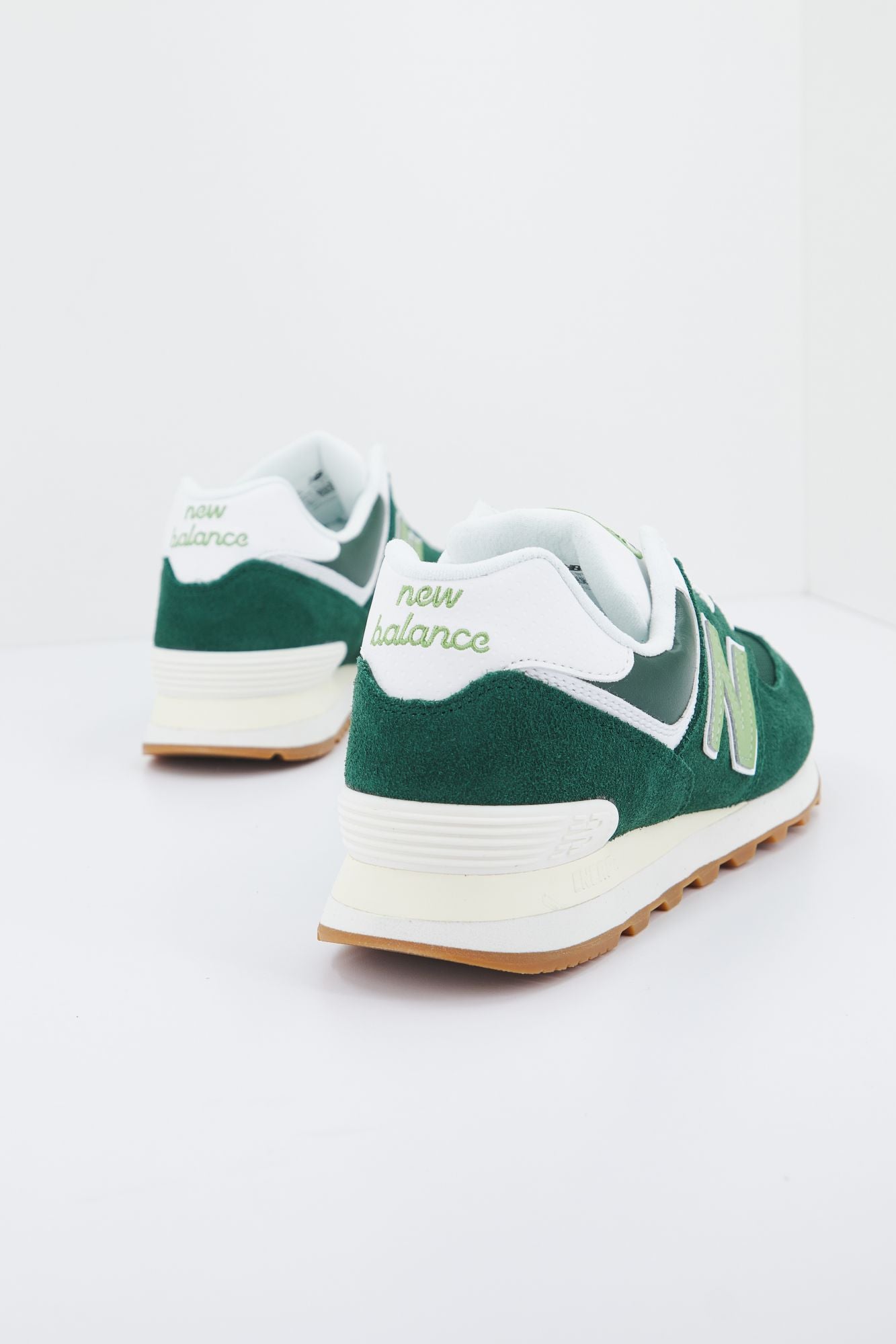 NEW BALANCE U574 NG2 en color VERDE (3)