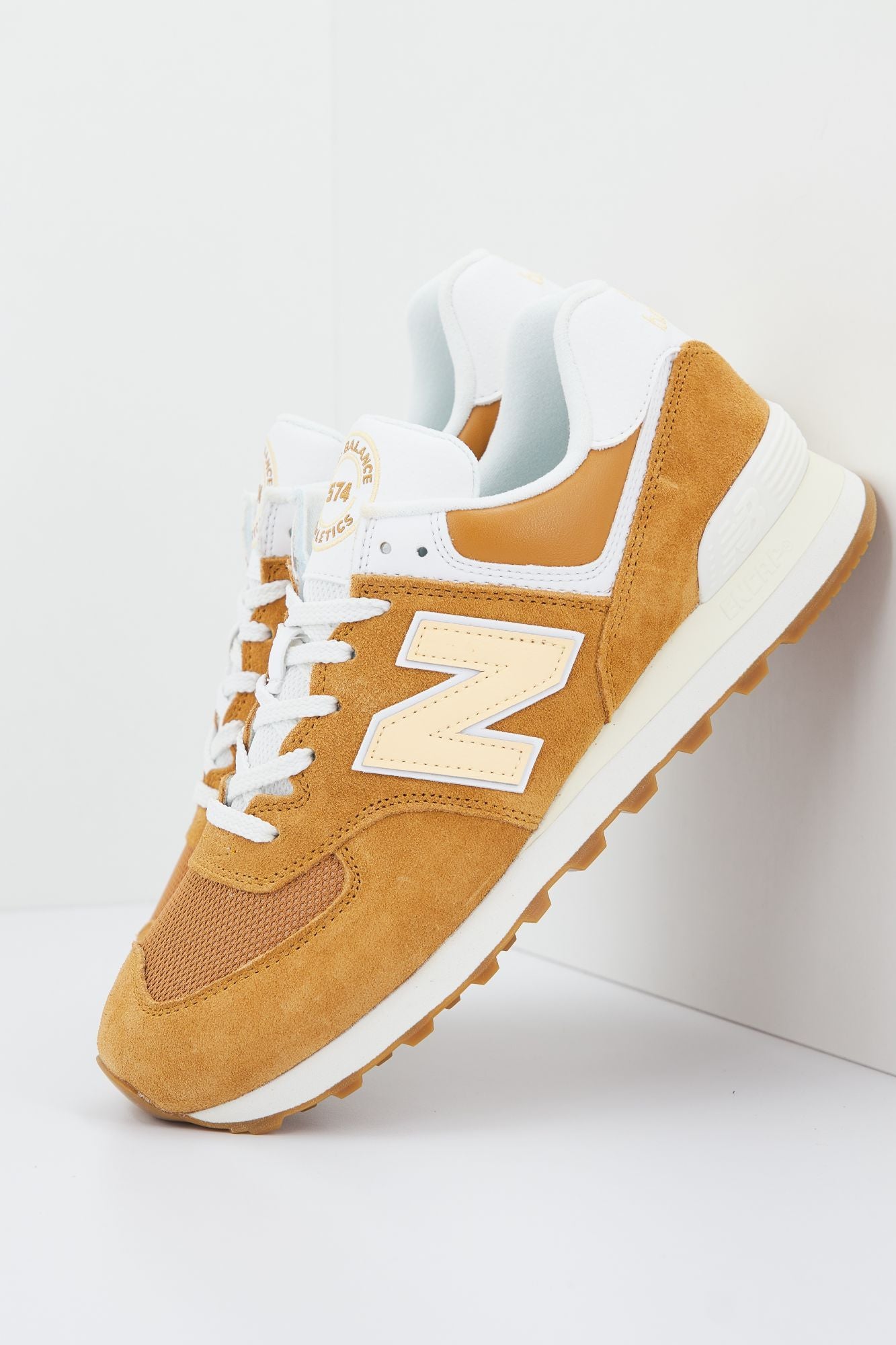 NEW BALANCE U574 en color MARRON (1)