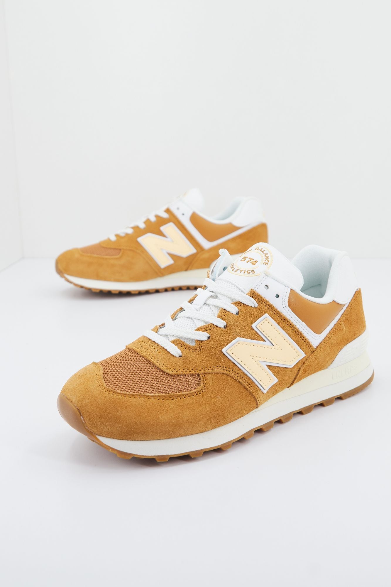 NEW BALANCE U574 en color MARRON (2)
