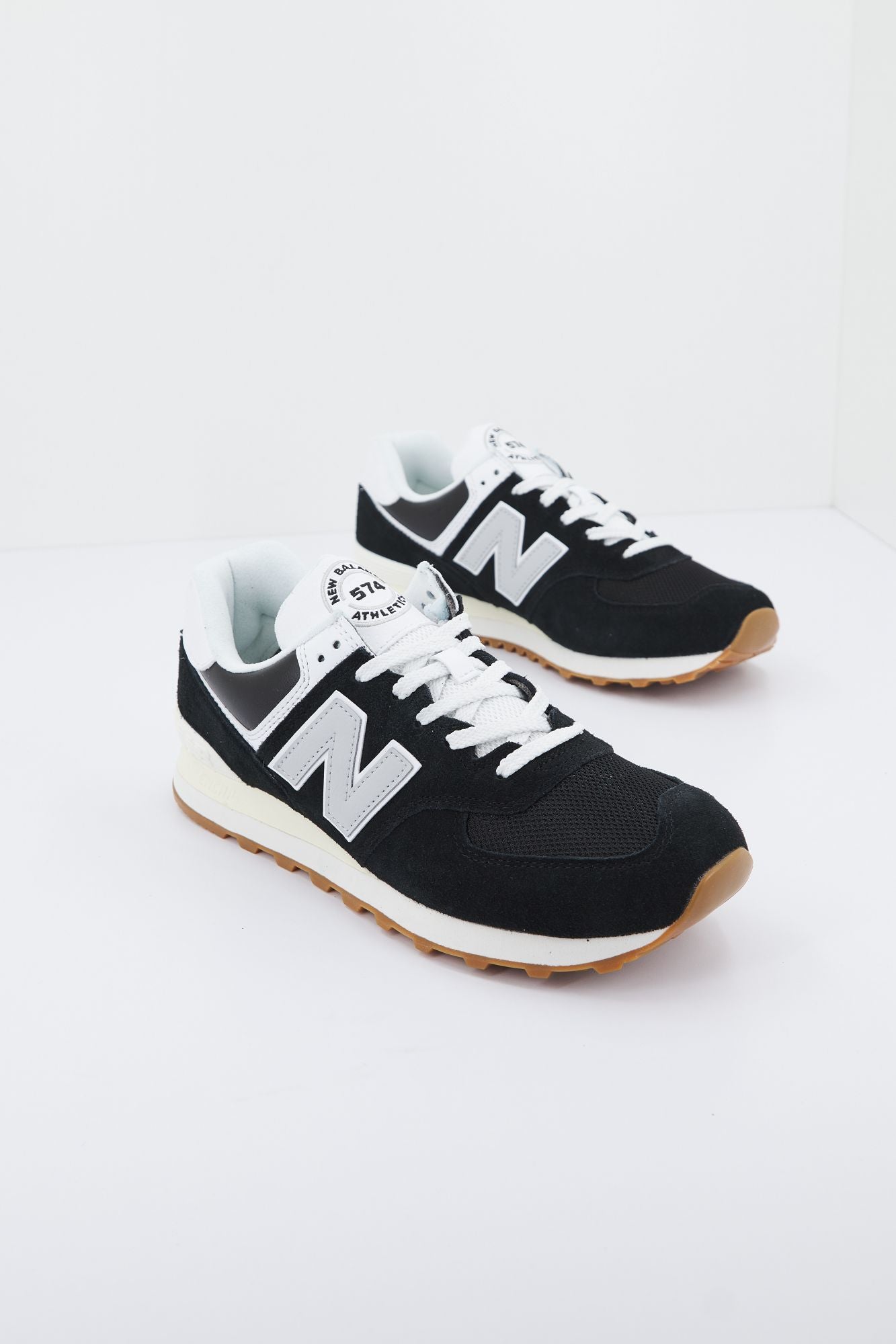 NEW BALANCE U574 UG2  en color NEGRO (1)