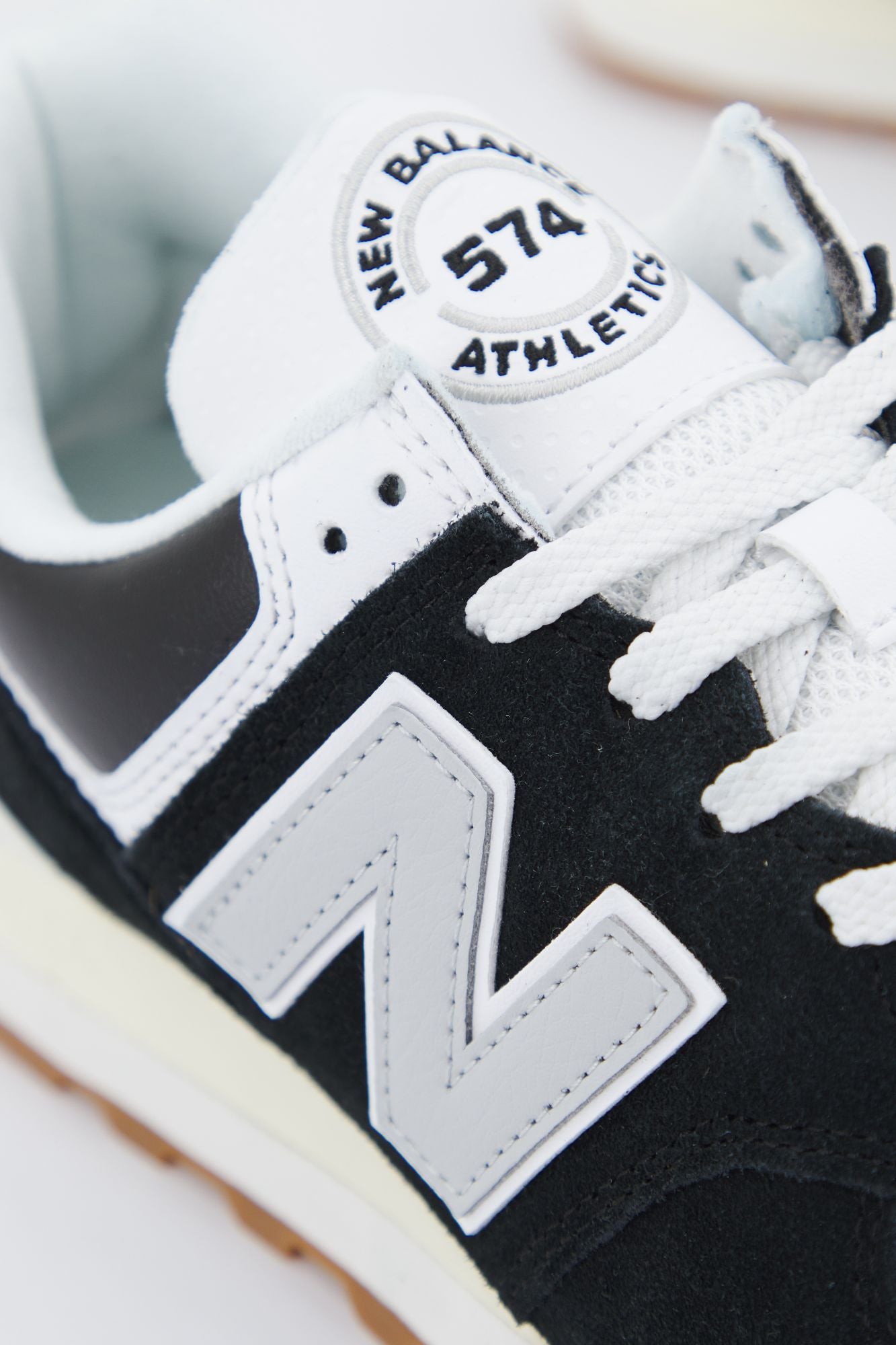 NEW BALANCE U574 UG2  en color NEGRO (4)