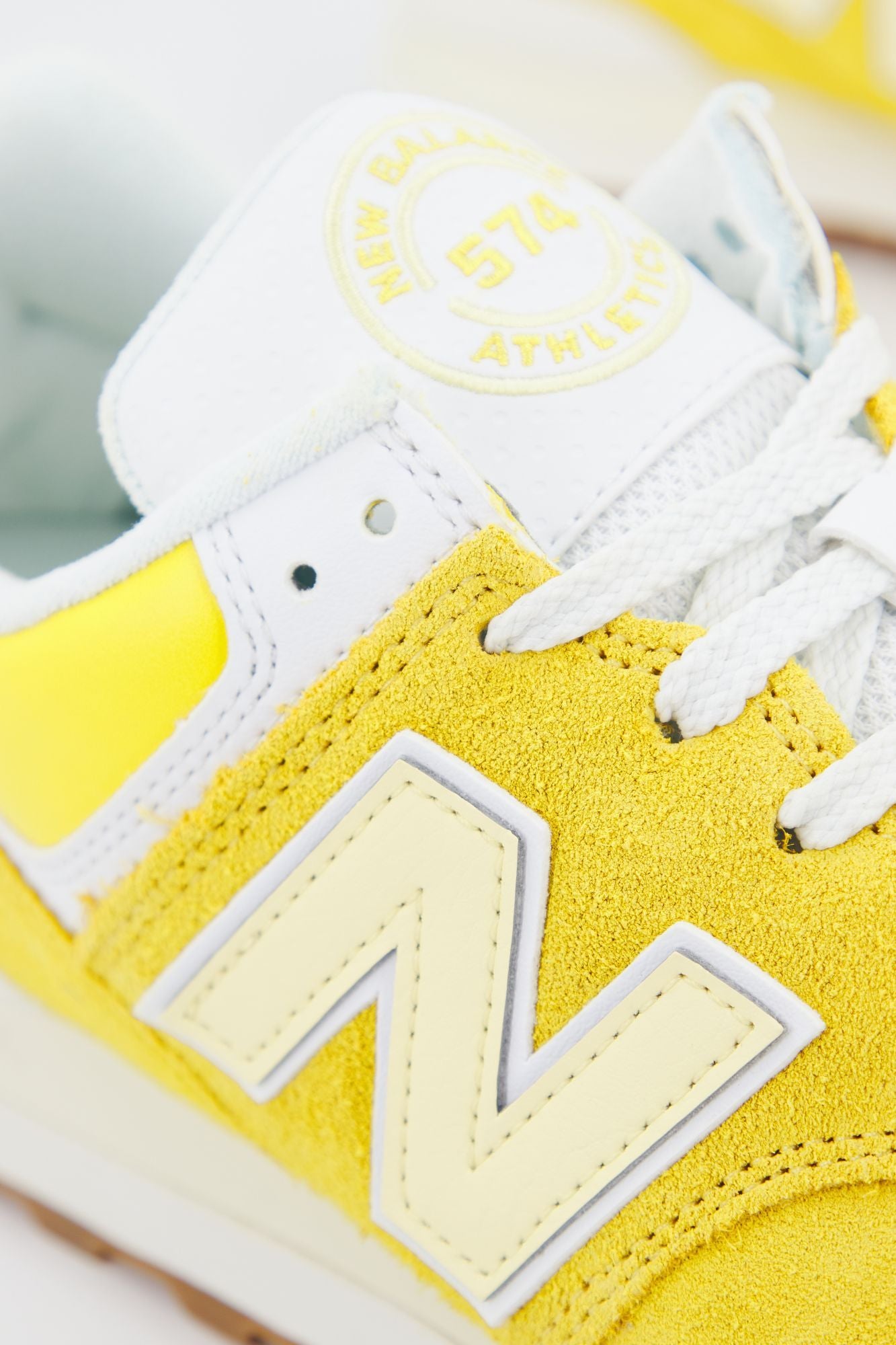 NEW BALANCE U574 YK2  en color AMARILLO (3)