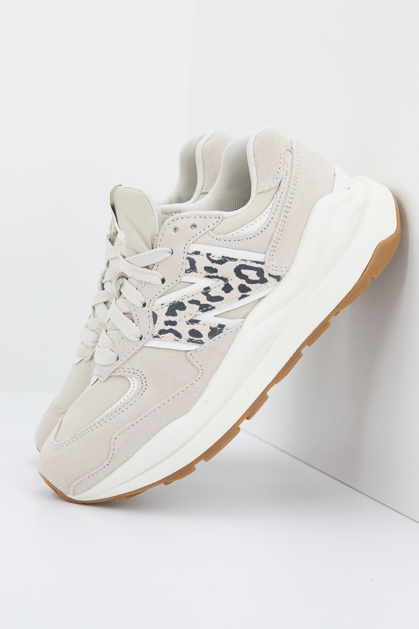 NEW BALANCE W5740 APB en color BEIS (1)