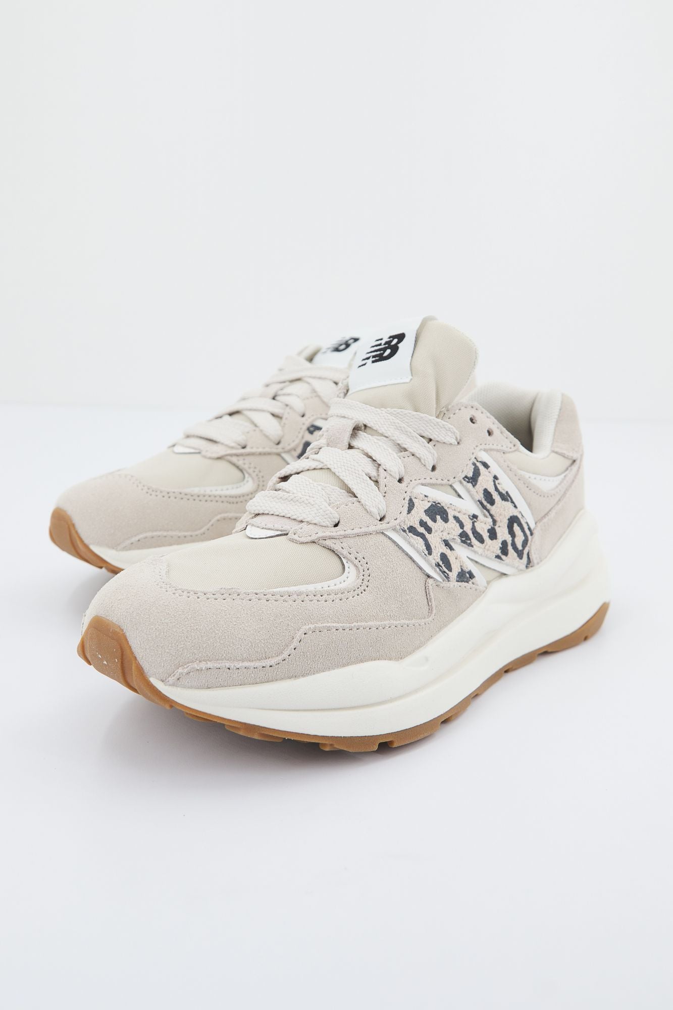NEW BALANCE W5740 APB en color BEIS (3)
