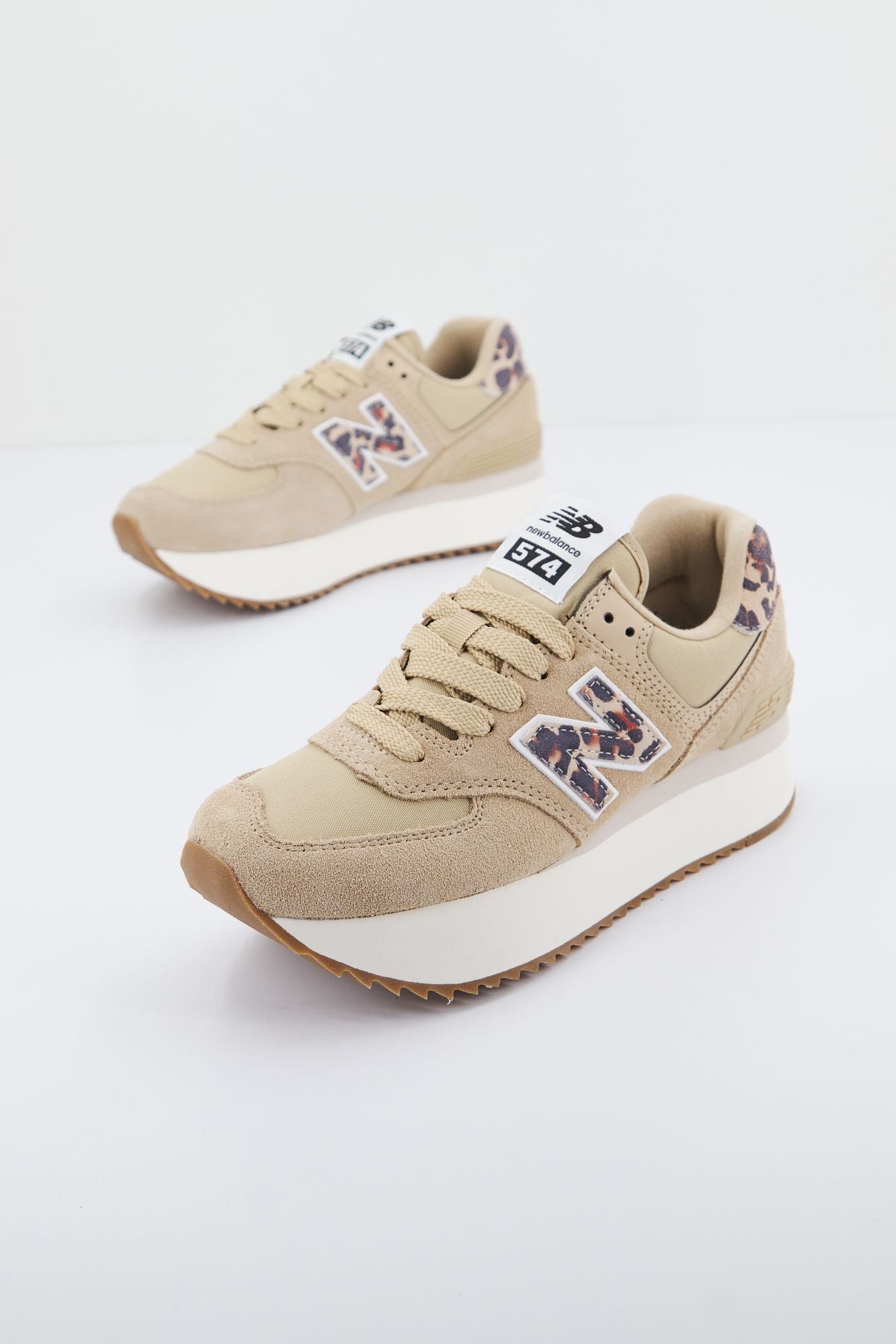 NEW BALANCE WL574 ZDC en color MARRON CLARO (1)