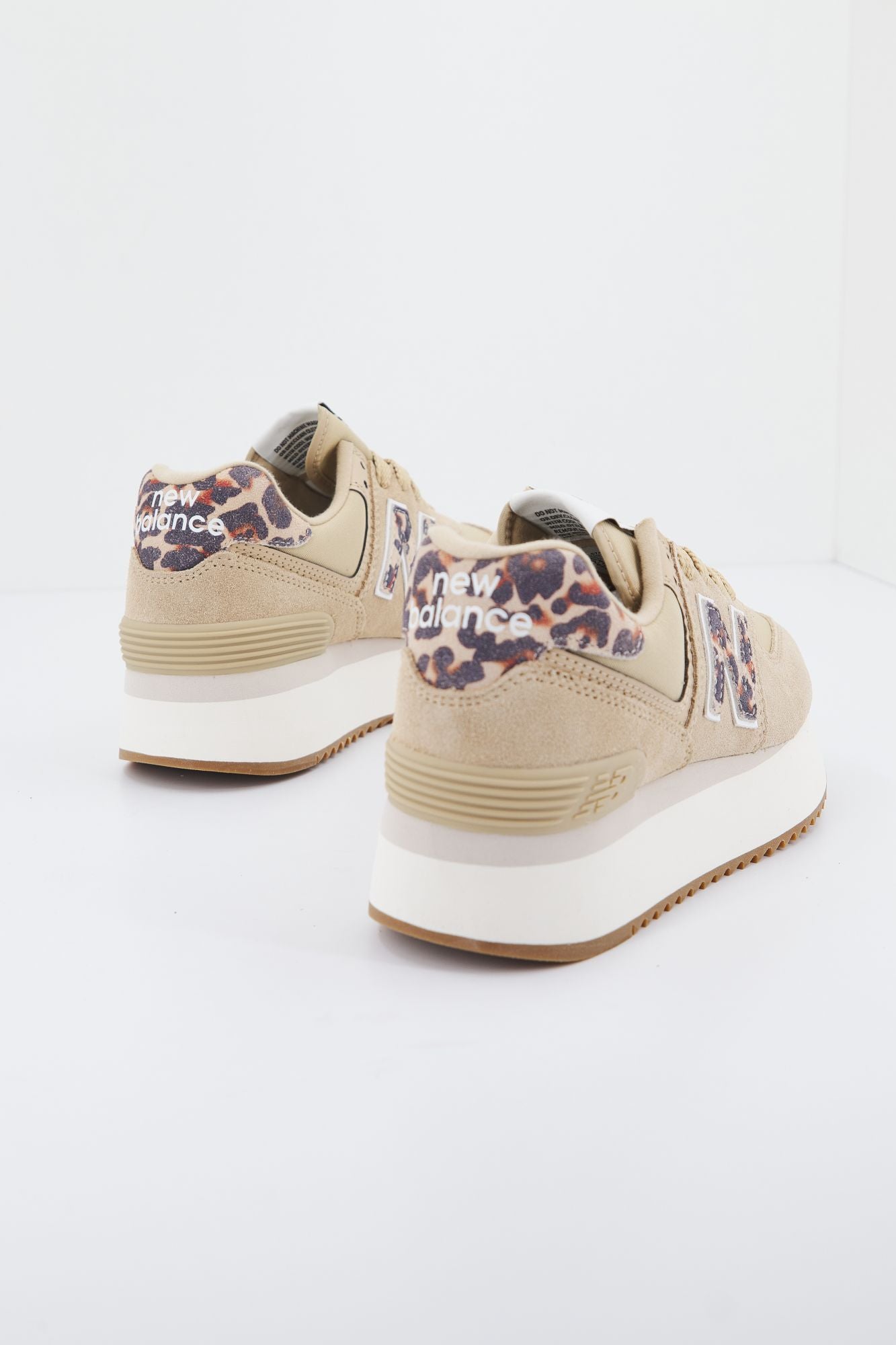 NEW BALANCE WL574 ZDC en color MARRON CLARO (3)