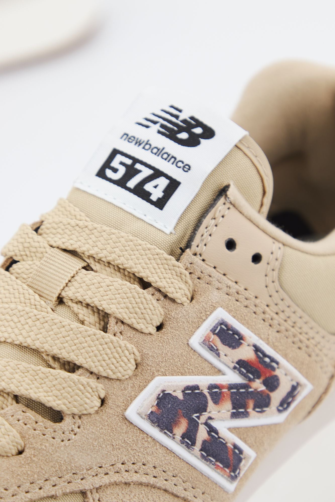 NEW BALANCE WL574 ZDC en color MARRON CLARO (4)