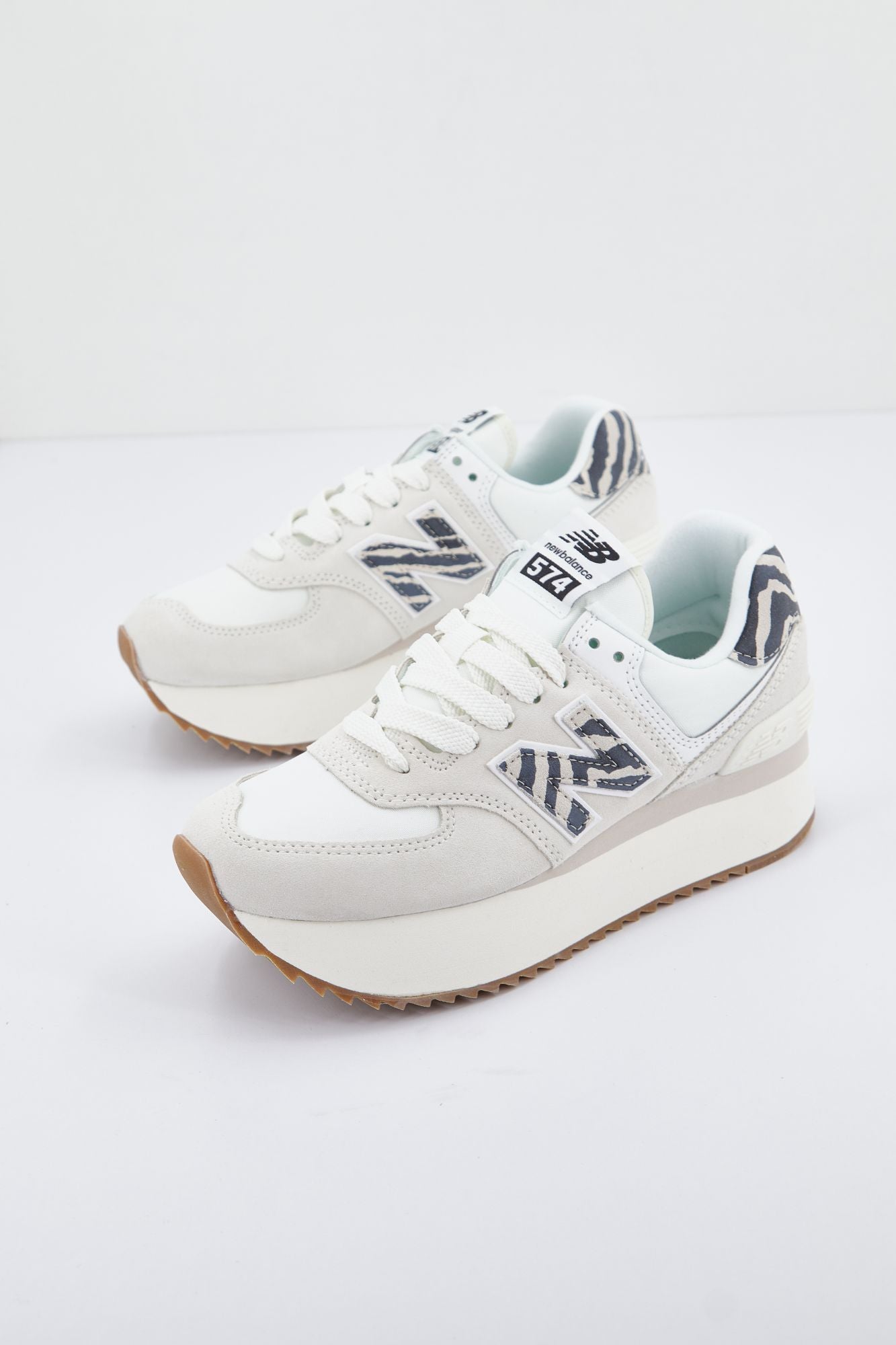 NEW BALANCE WL574 ZDD en color BLANCO (1)
