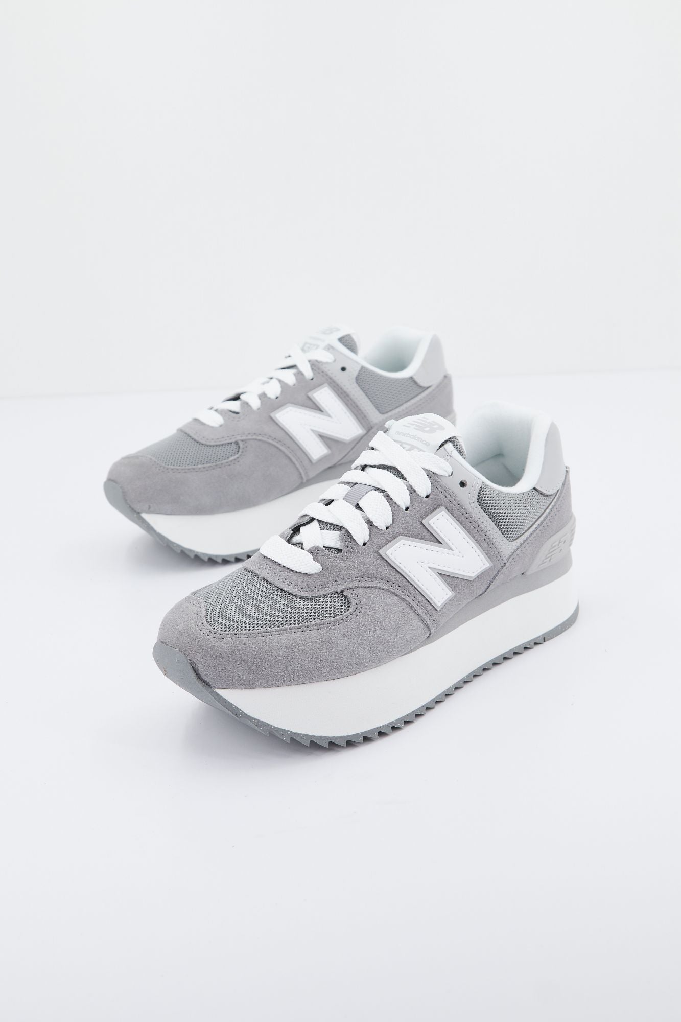 NEW BALANCE WL574 ZSD en color GRIS (2)