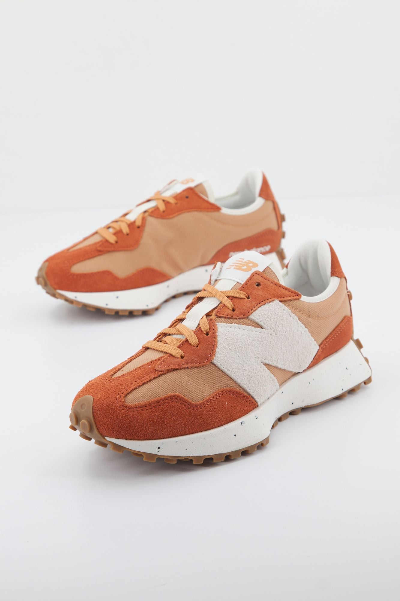 NEW BALANCE WS327 SM en color NARANJA (1)