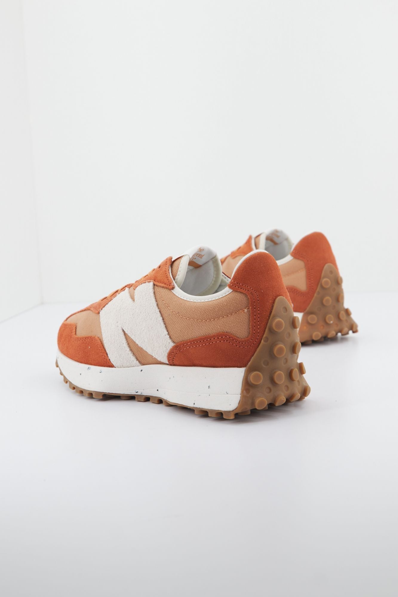 NEW BALANCE WS327 SM en color NARANJA (2)