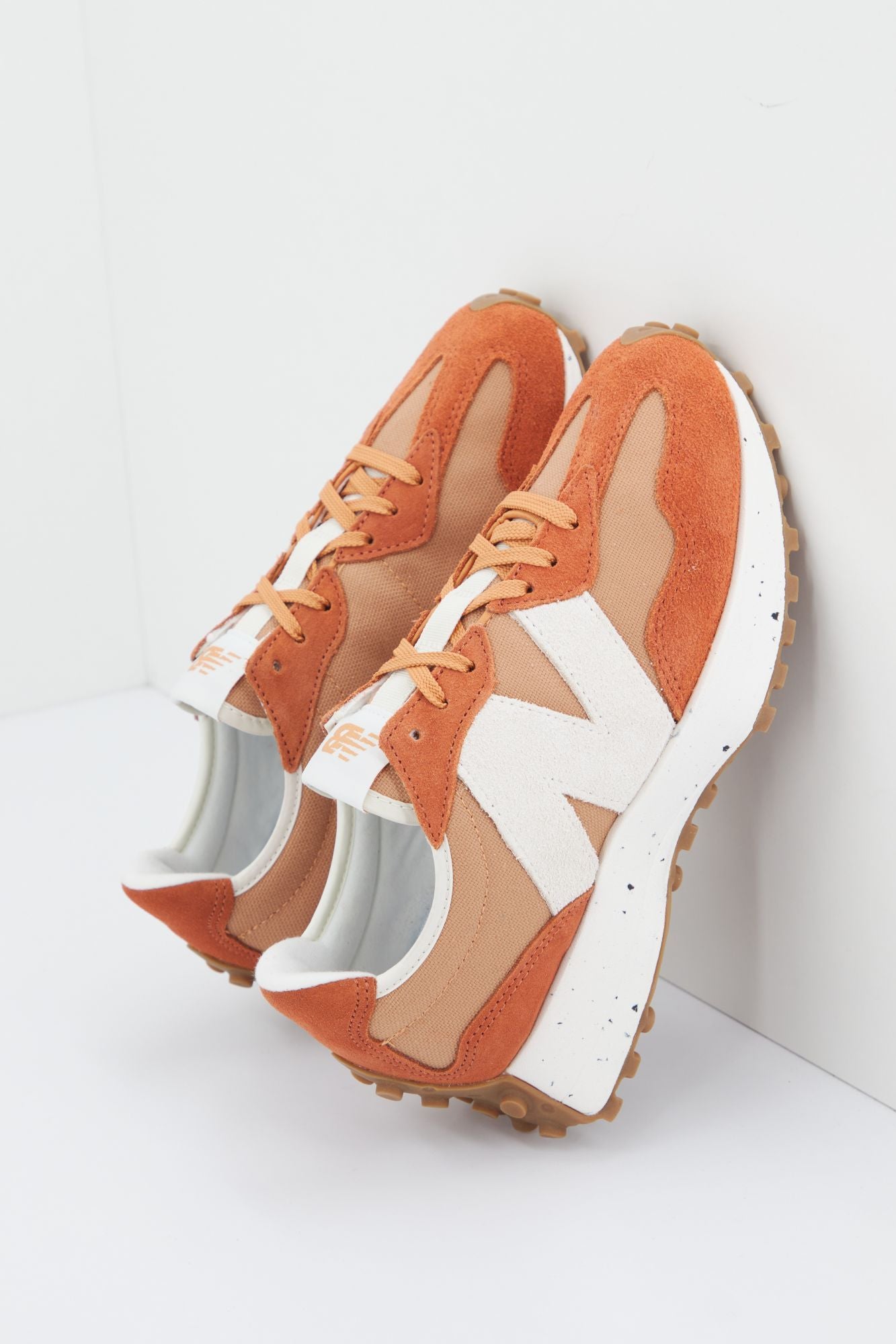 NEW BALANCE WS327 SM en color NARANJA (4)