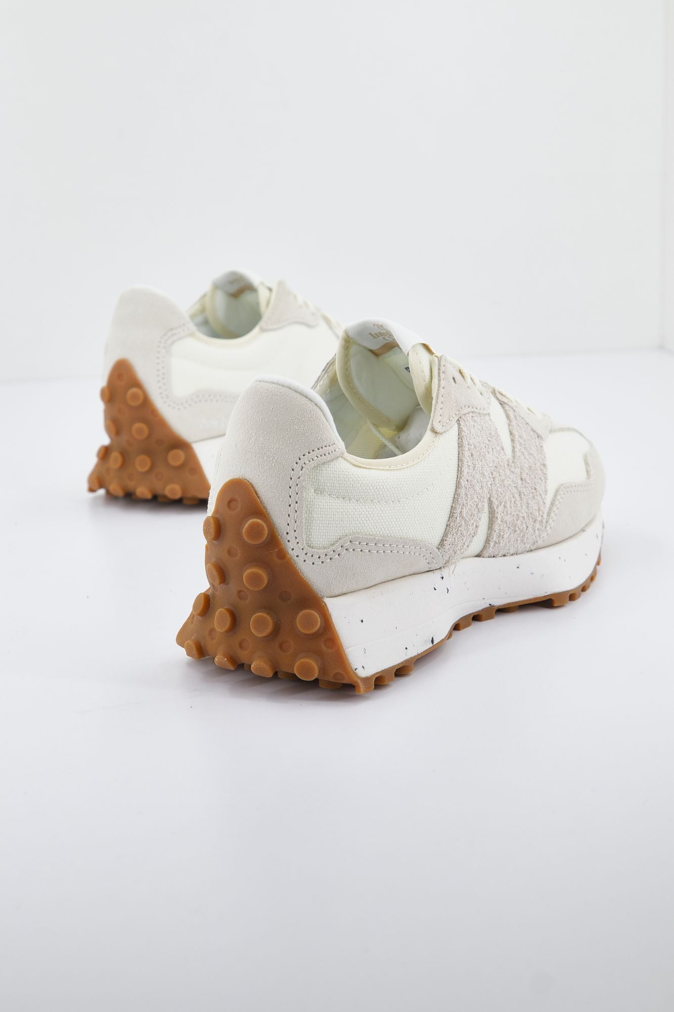 NEW BALANCE  SO LIFESTYLE SUSTAINBLE en color BEIS (3)