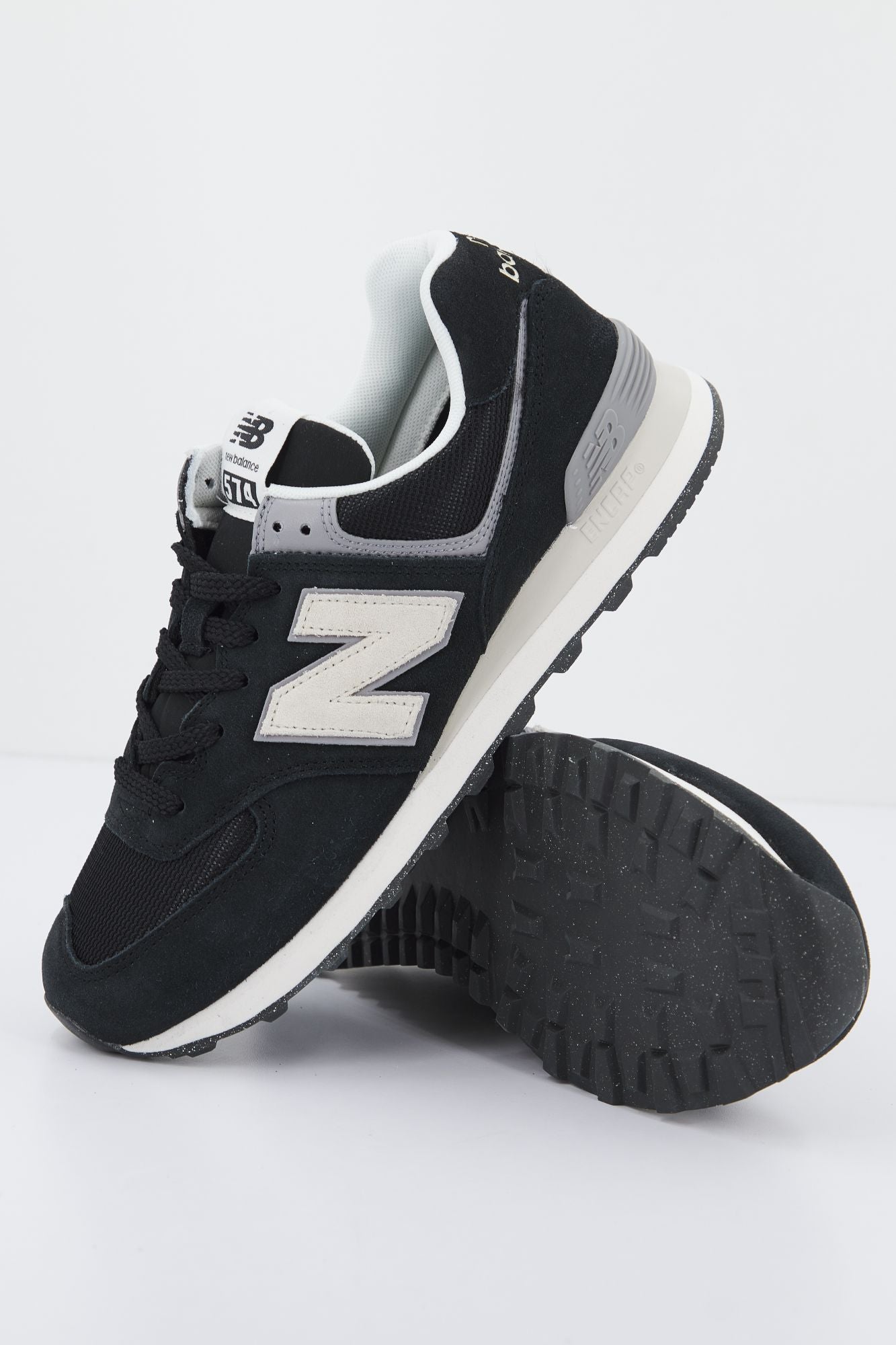 NEW BALANCE U574 LL2 en color NEGRO (4)