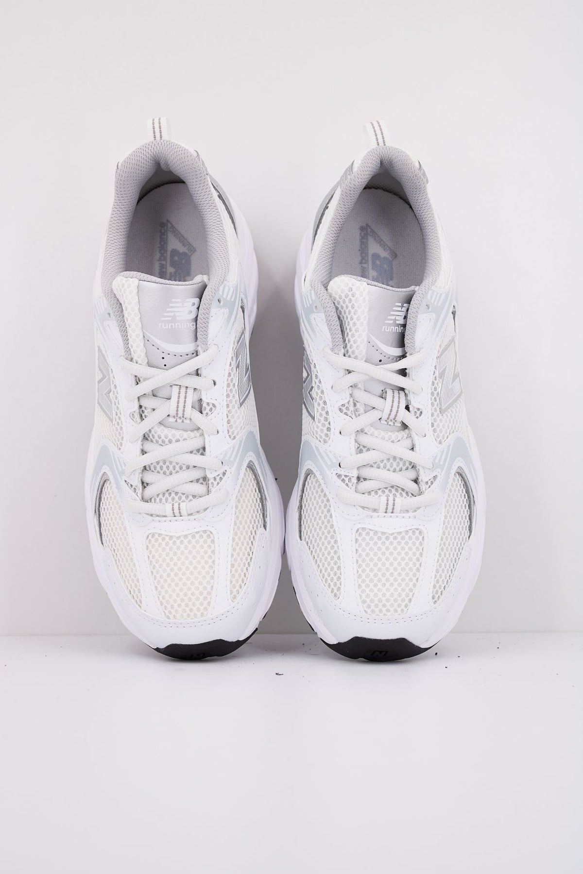 NEW BALANCE 530 MR530EMA en color BLANCO (3)