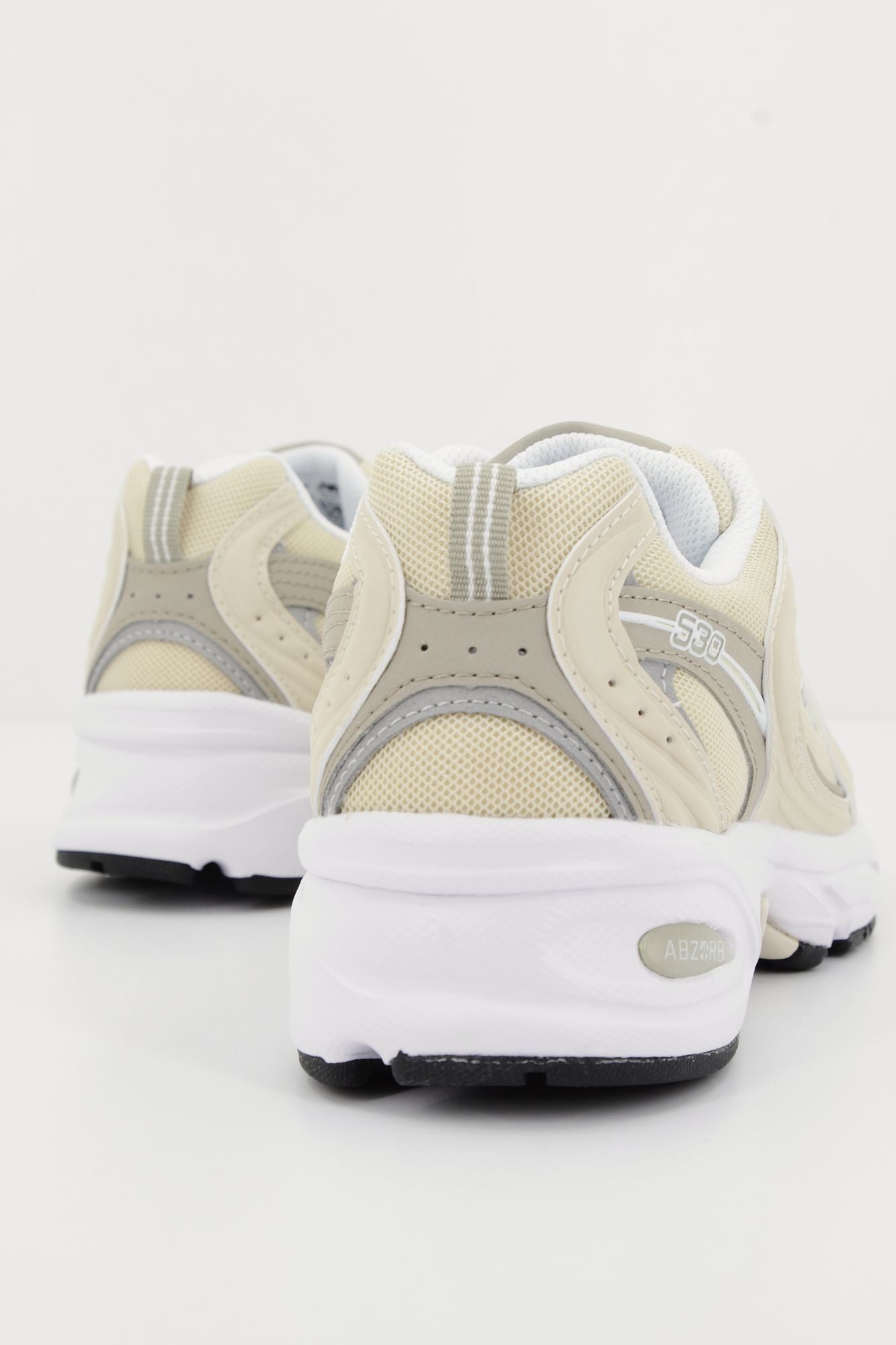 NEW BALANCE MR530 SMD en color BEIS (3)