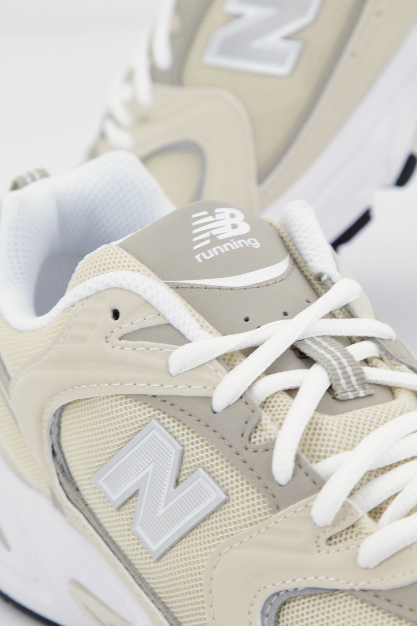 NEW BALANCE MR530 SMD en color BEIS (4)