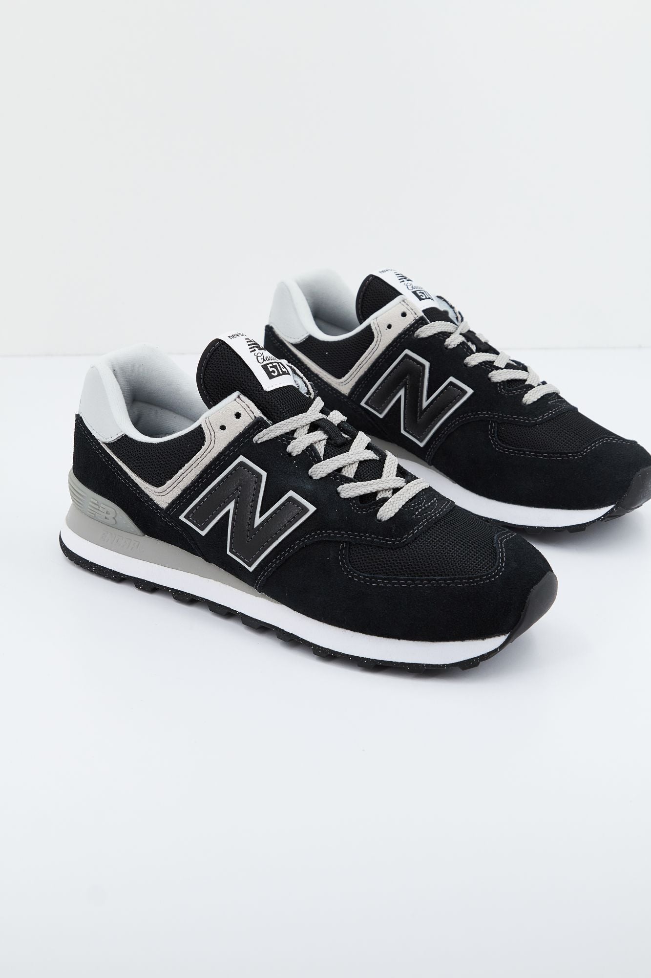NEW BALANCE ML574 EVB en color NEGRO (1)