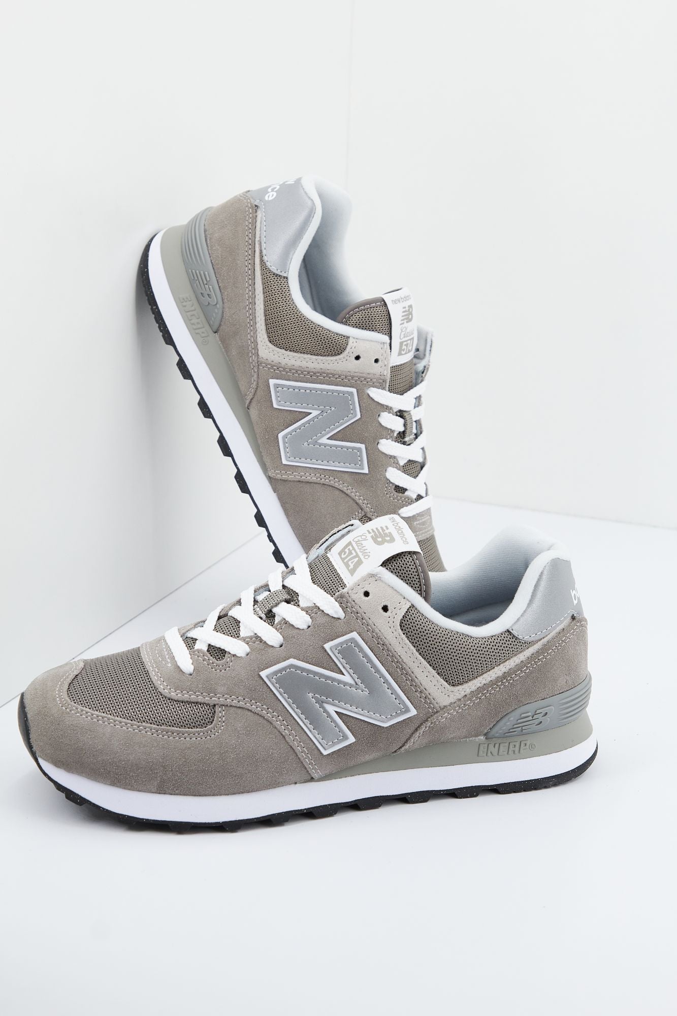 NEW BALANCE ML574 EVG en color GRIS (1)