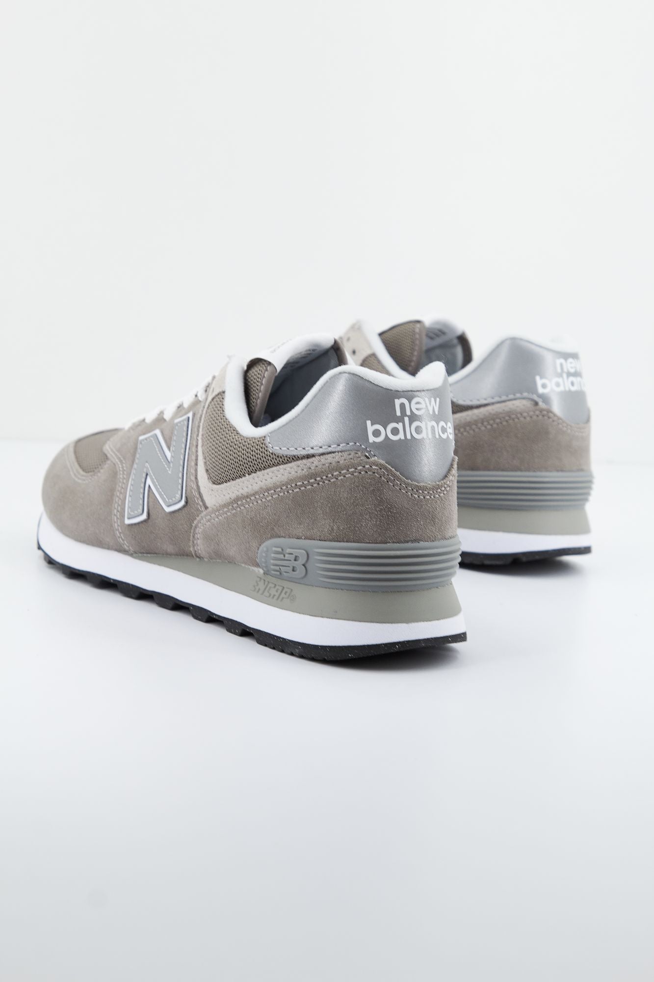 NEW BALANCE ML574 EVG en color GRIS (3)