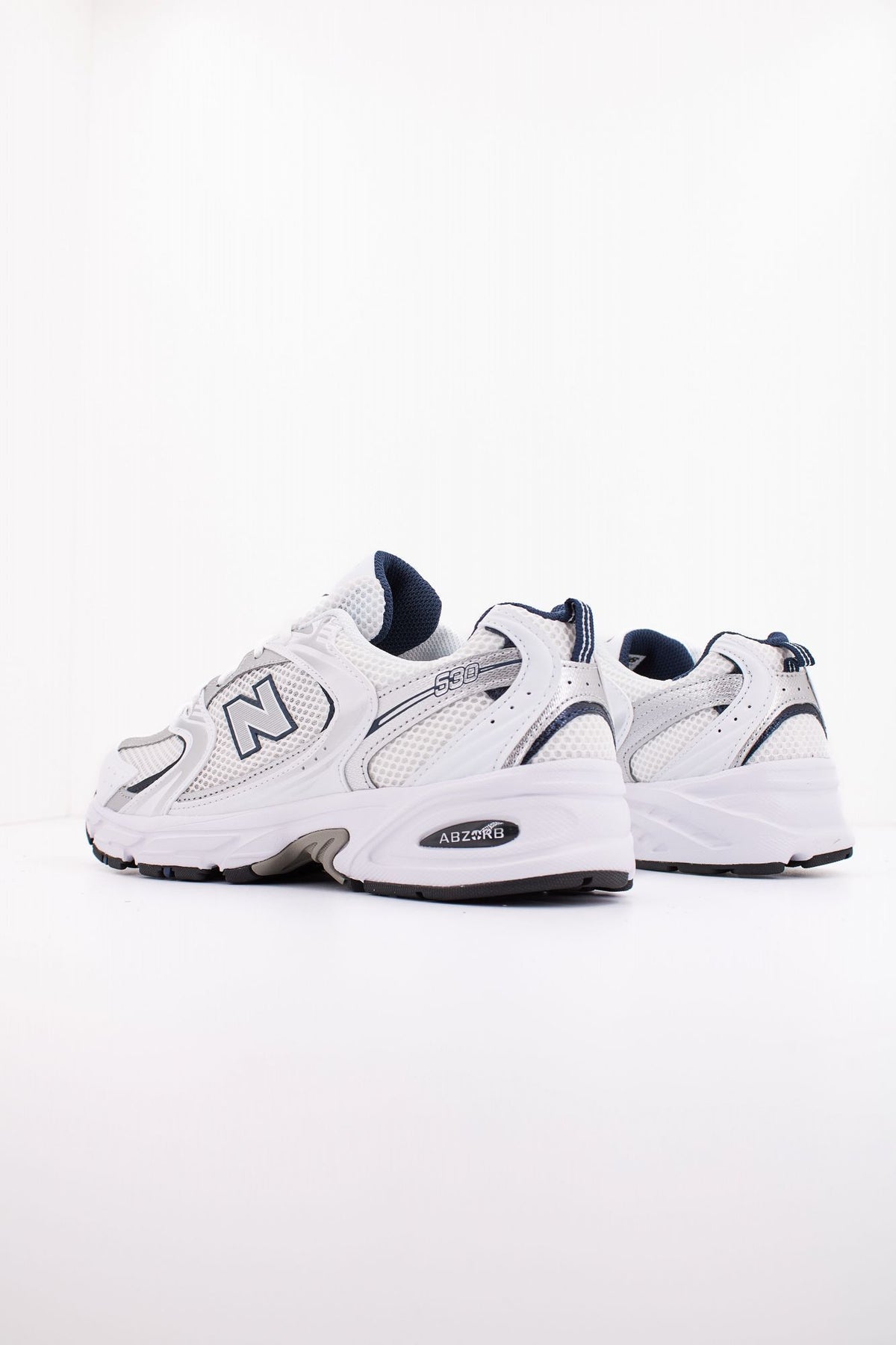 NEW BALANCE 530 MR530SG en color BLANCO (3)