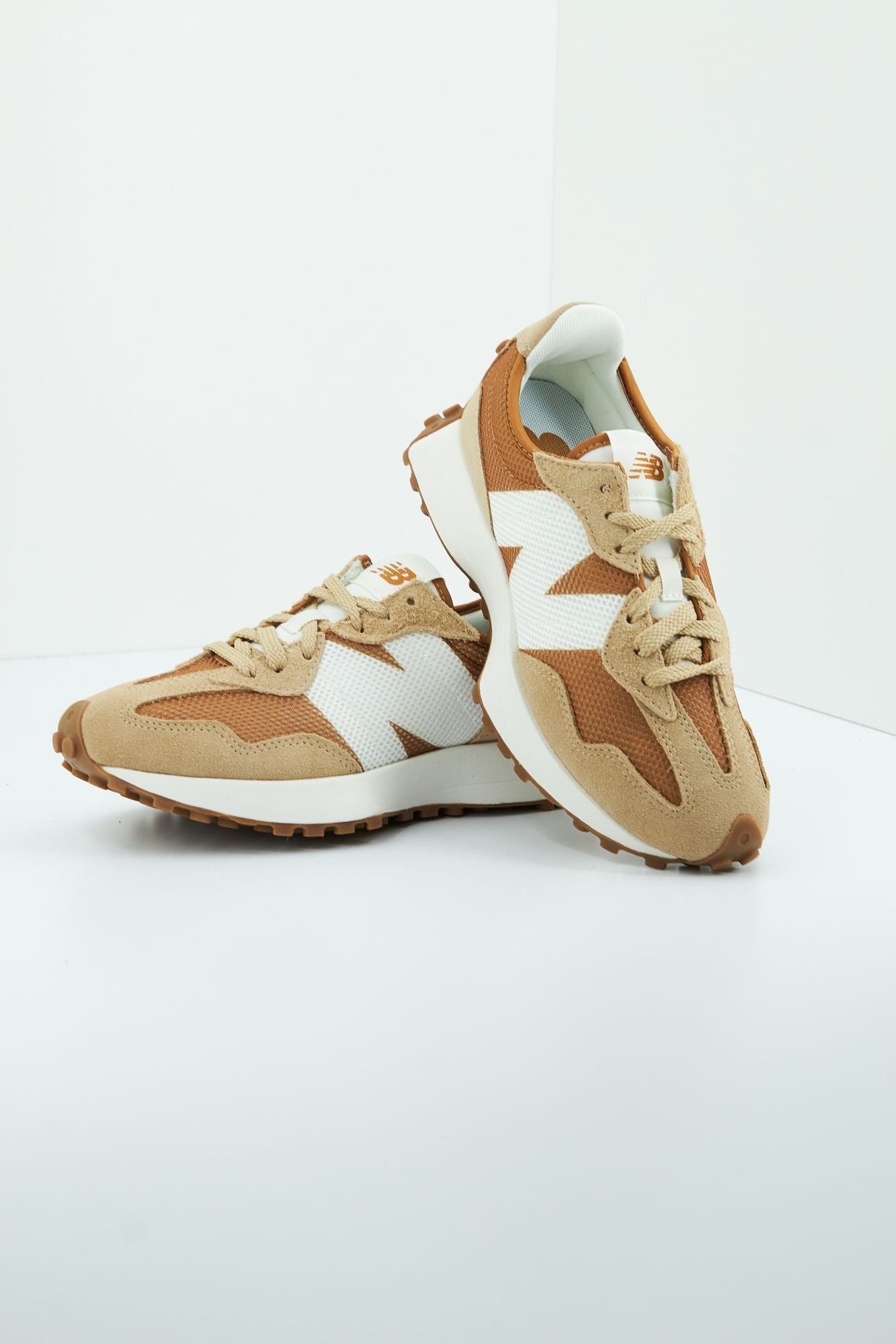 NEW BALANCE MS327 MP en color MARRON CLARO (2)