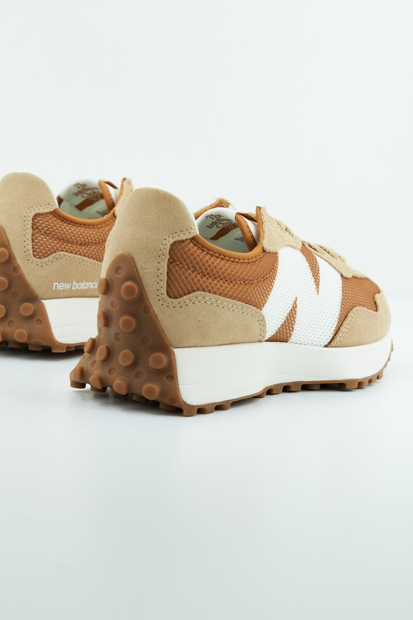 NEW BALANCE MS327 MP en color MARRON CLARO (3)