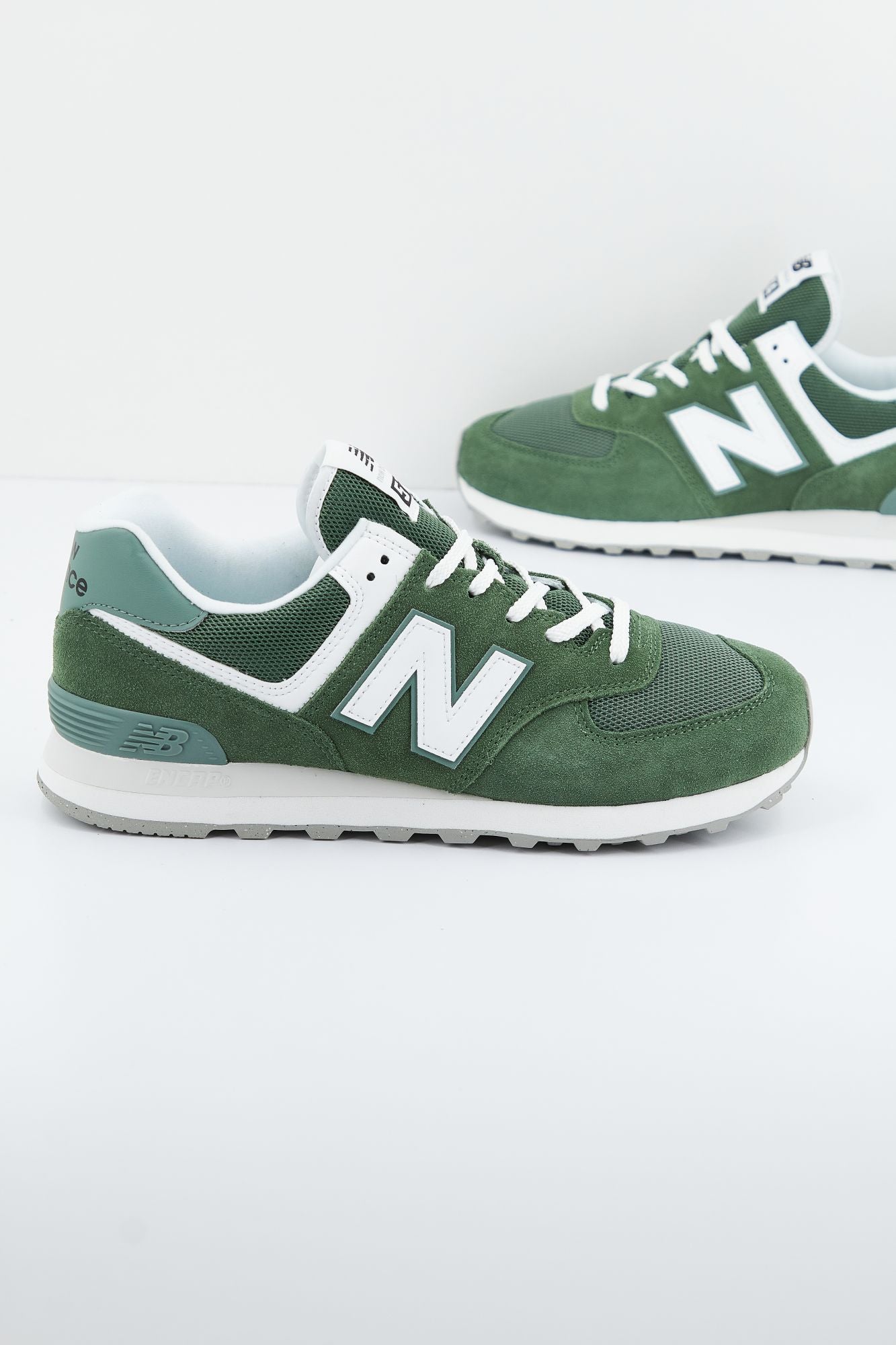 NEW BALANCE U574 FGG en color VERDE (2)
