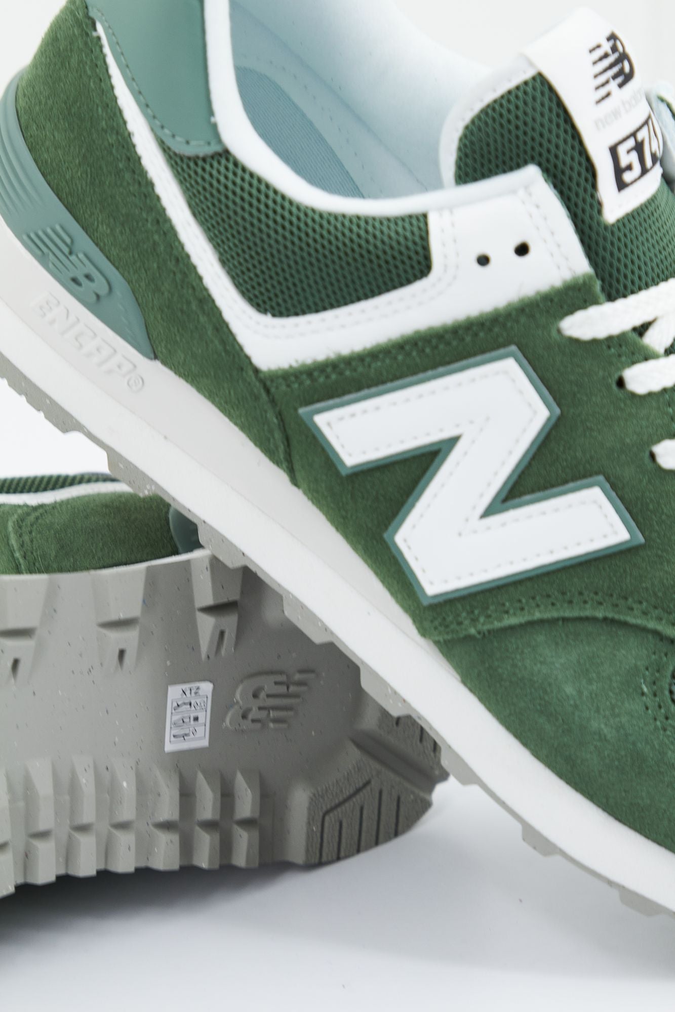 NEW BALANCE U574 FGG en color VERDE (4)