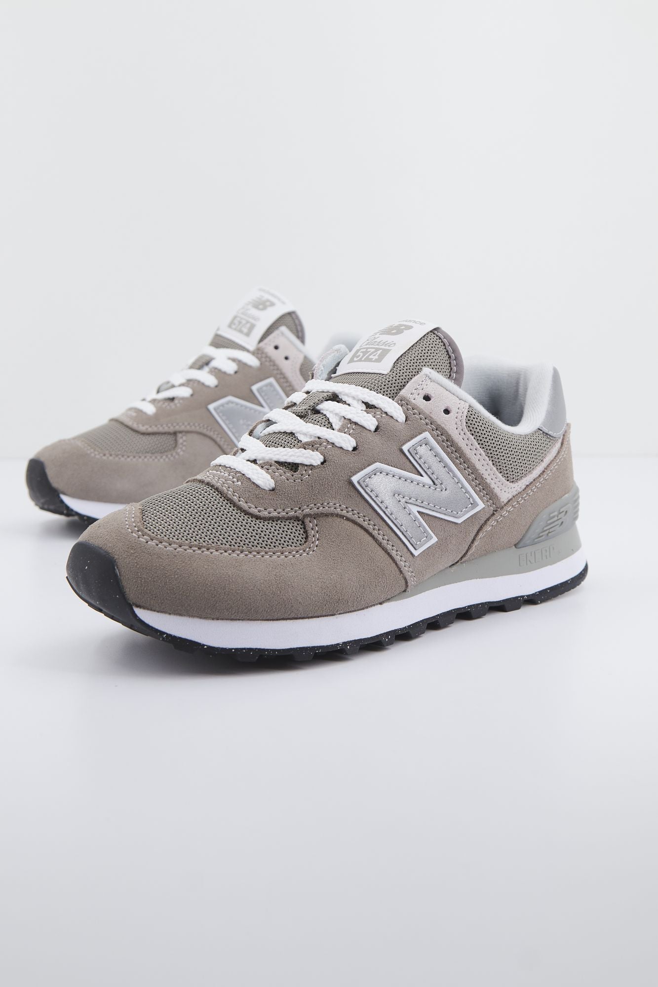 NEW BALANCE WL574 EVG  en color GRIS (1)