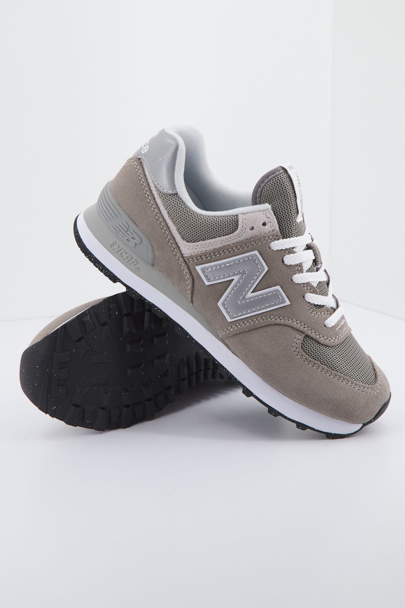 NEW BALANCE WL574 EVG  en color GRIS (2)