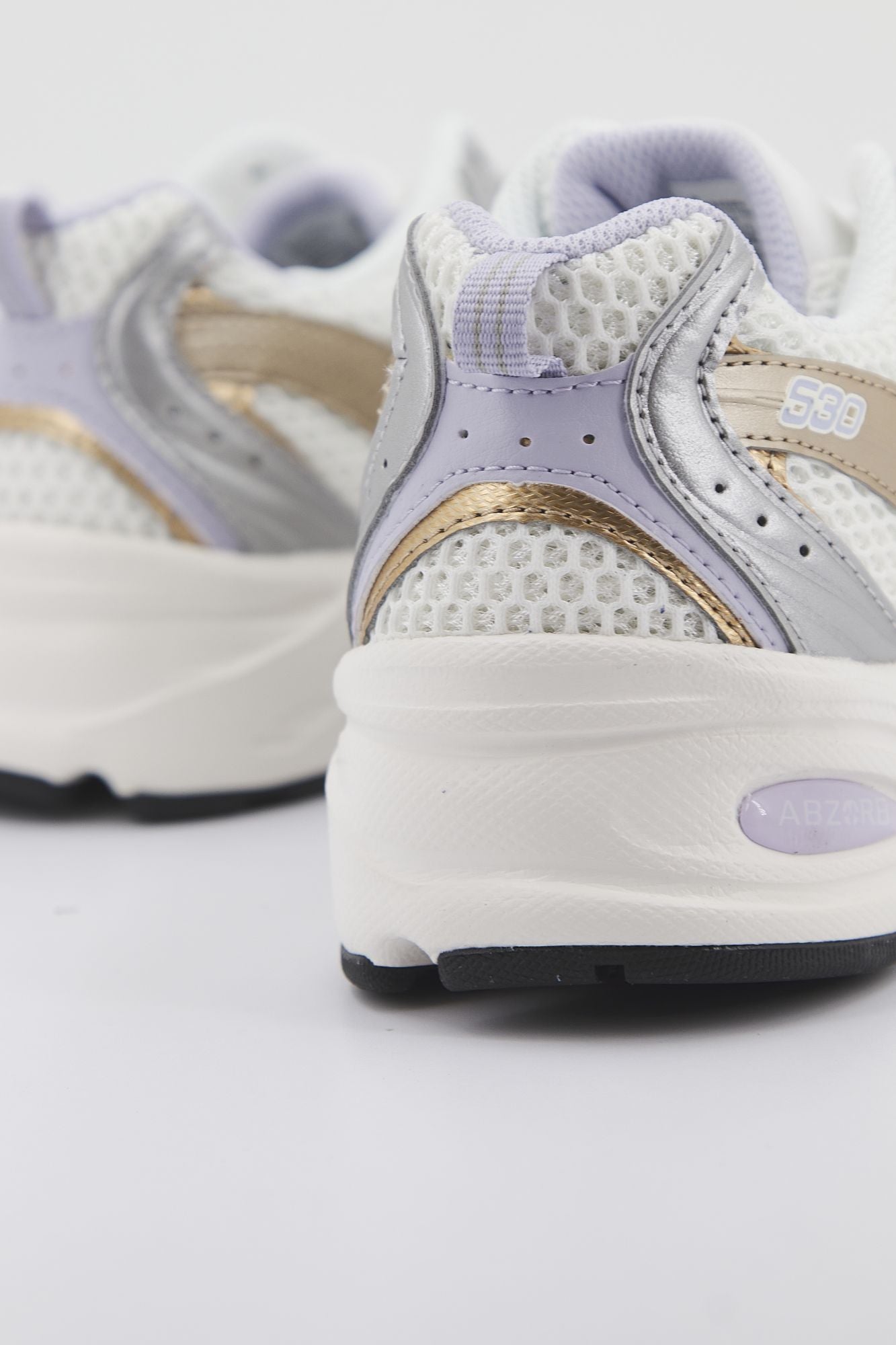 NEW BALANCE MR530ZG en color PLATA (3)