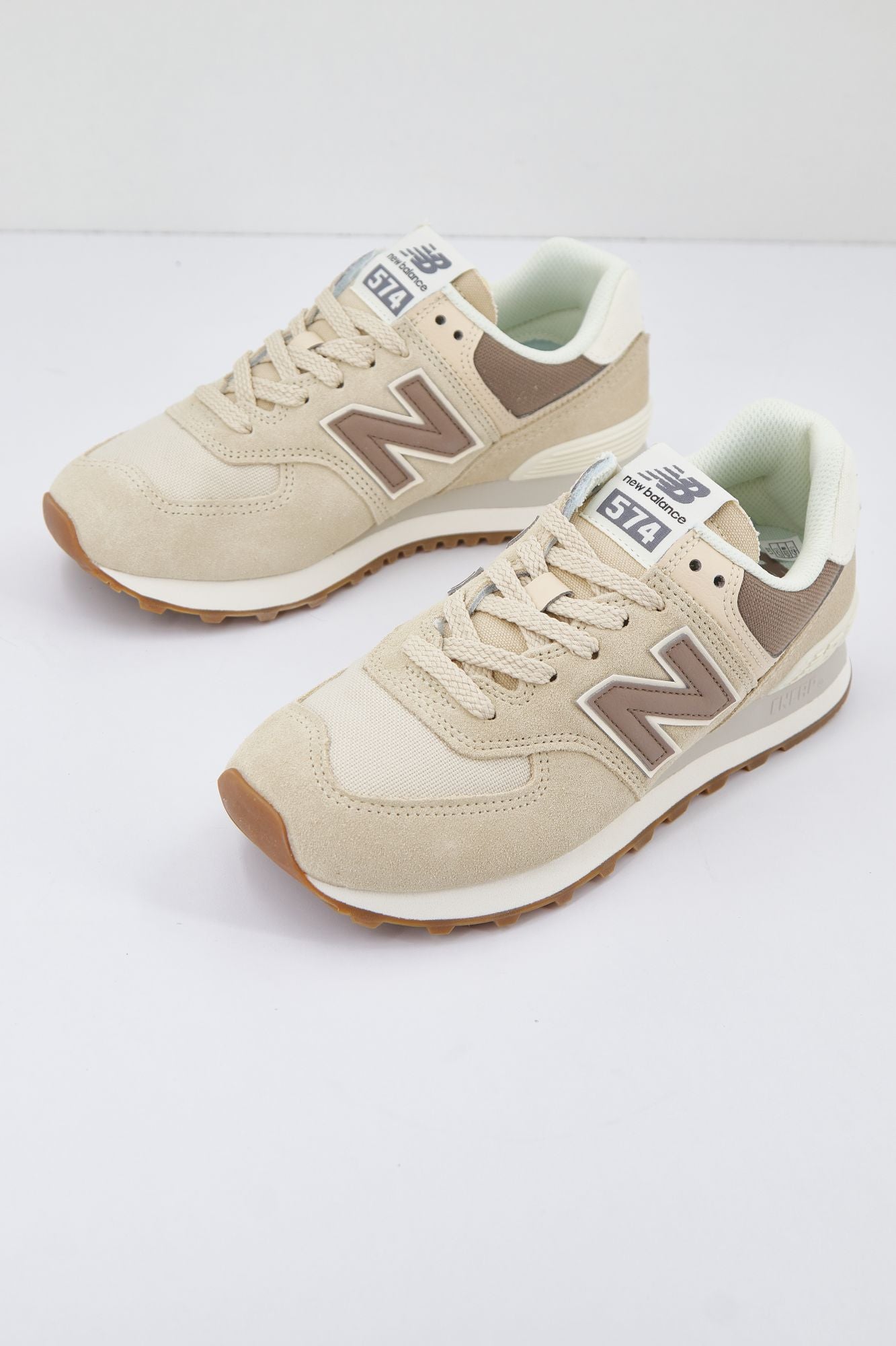 NEW BALANCE WL574 NS2  en color BEIS (1)