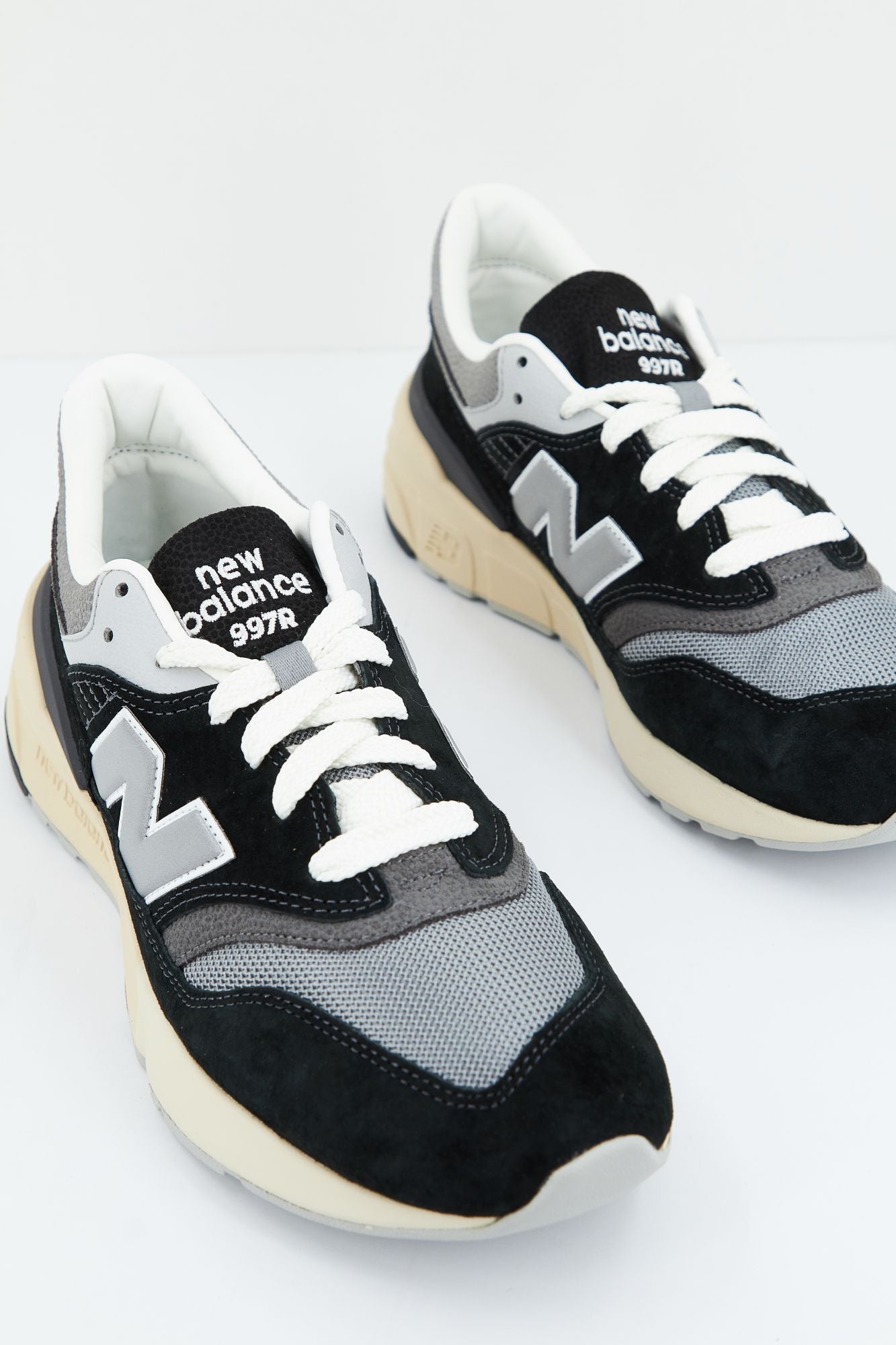 NEW BALANCE U997RHC en color NEGRO (1)