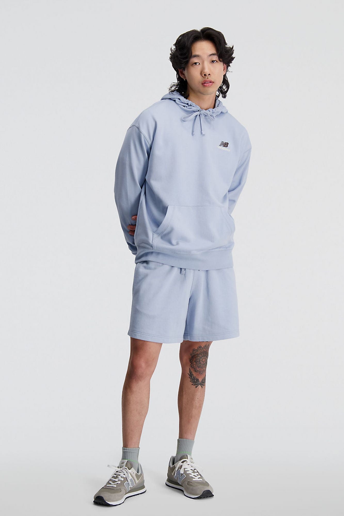 NEW BALANCE TERRY HOODIE en color AZUL (4)