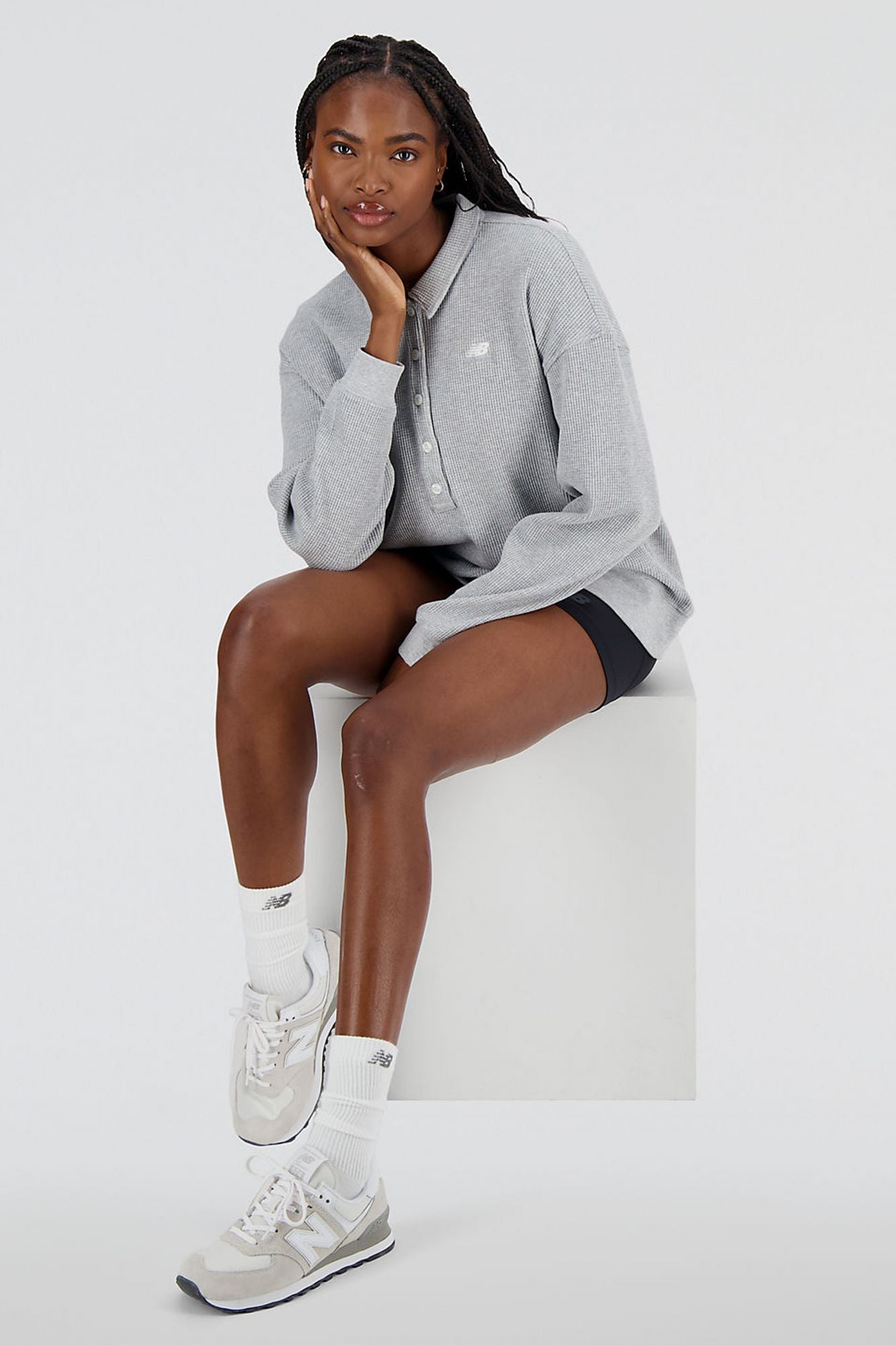 NEW BALANCE ATHLETICS COLLARED LONG SLEEVE SHIRT en color GRIS (4)