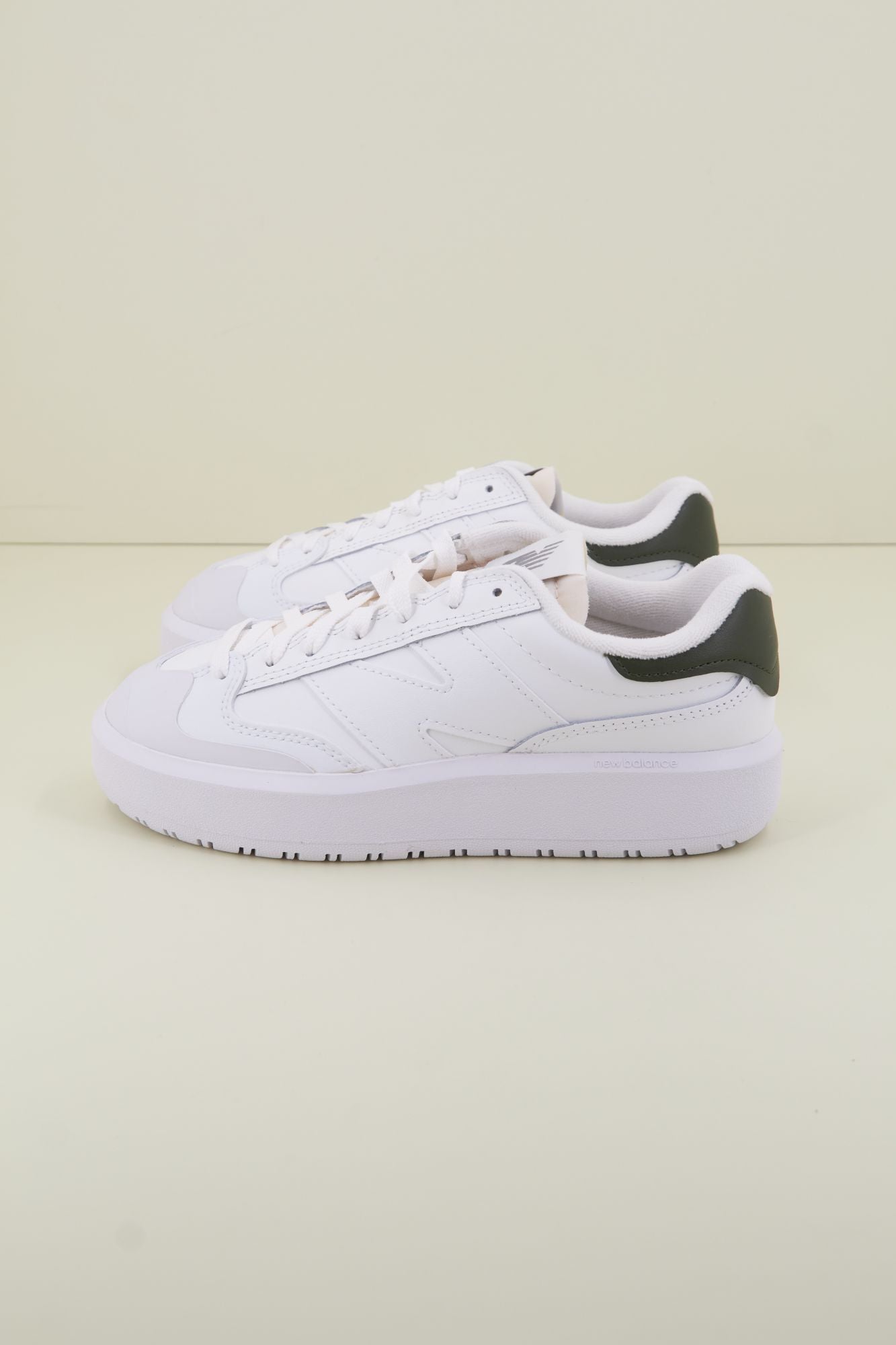 NEW BALANCE CT302LT en color BLANCO (1)