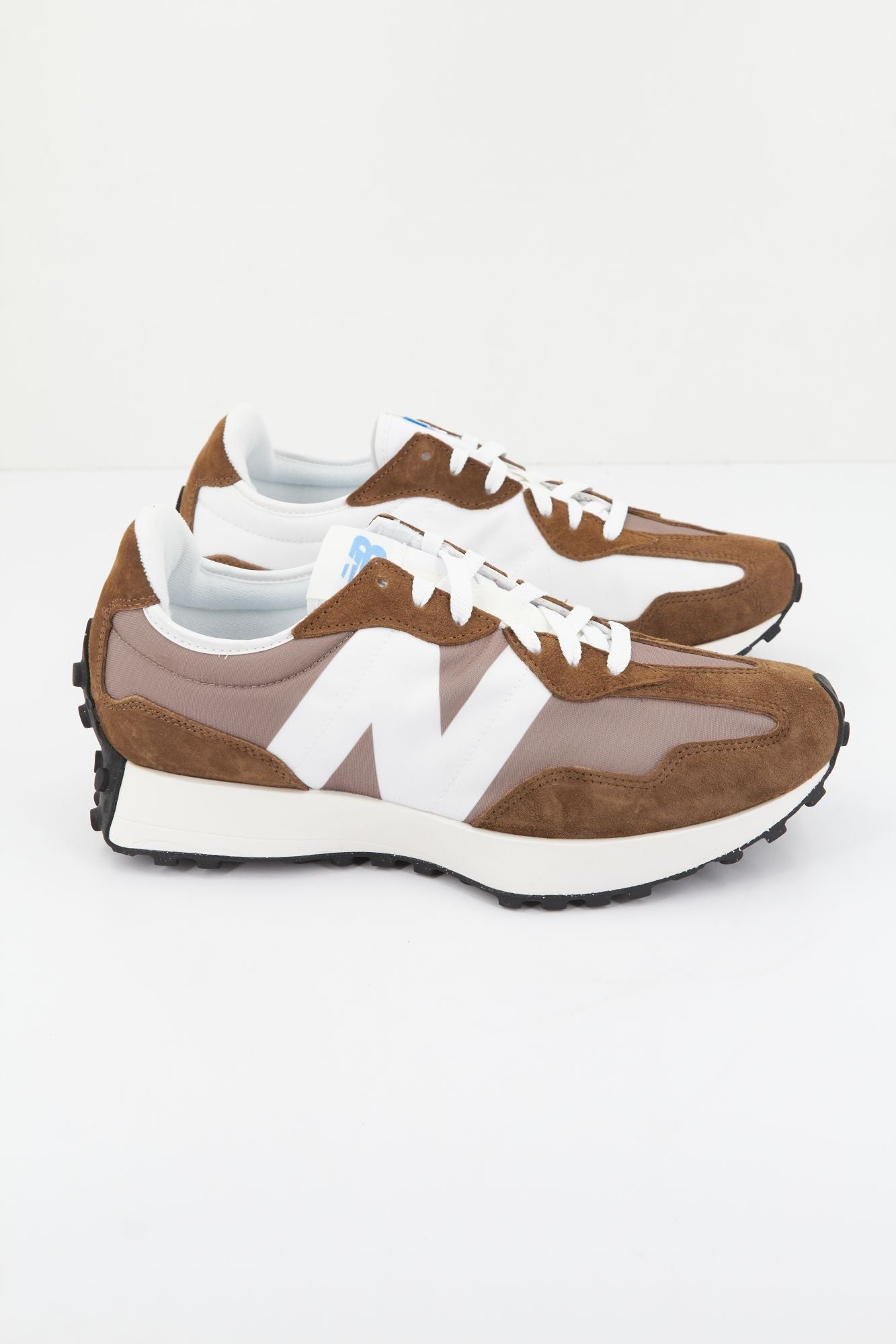 NEW BALANCE U327 LG en color MARRON (1)