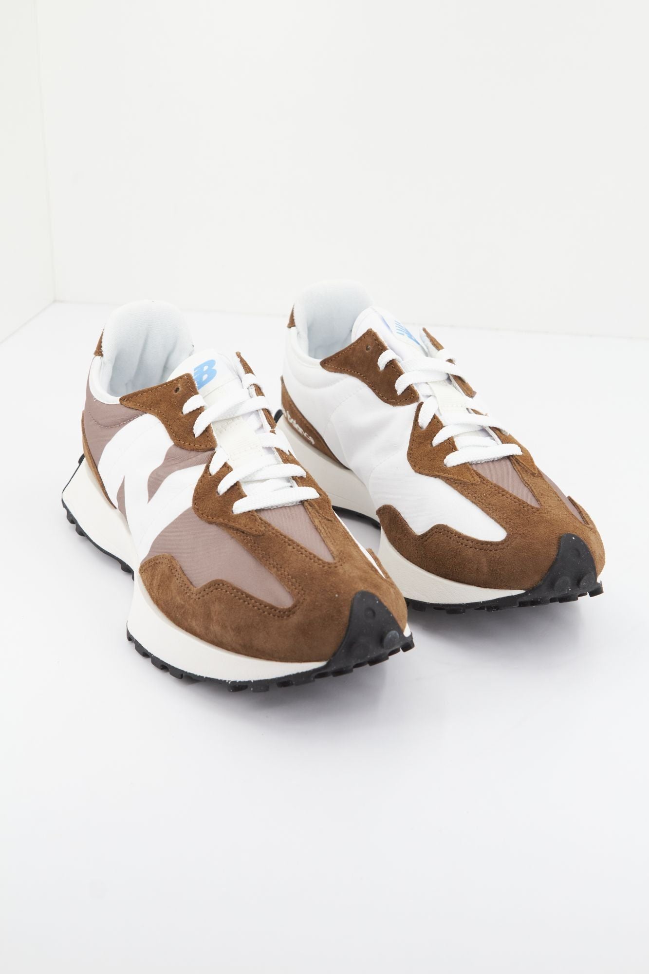 NEW BALANCE U327 LG en color MARRON (2)