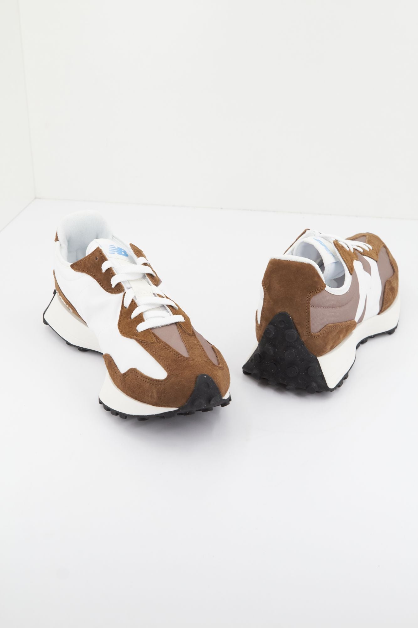 NEW BALANCE U327 LG en color MARRON (3)