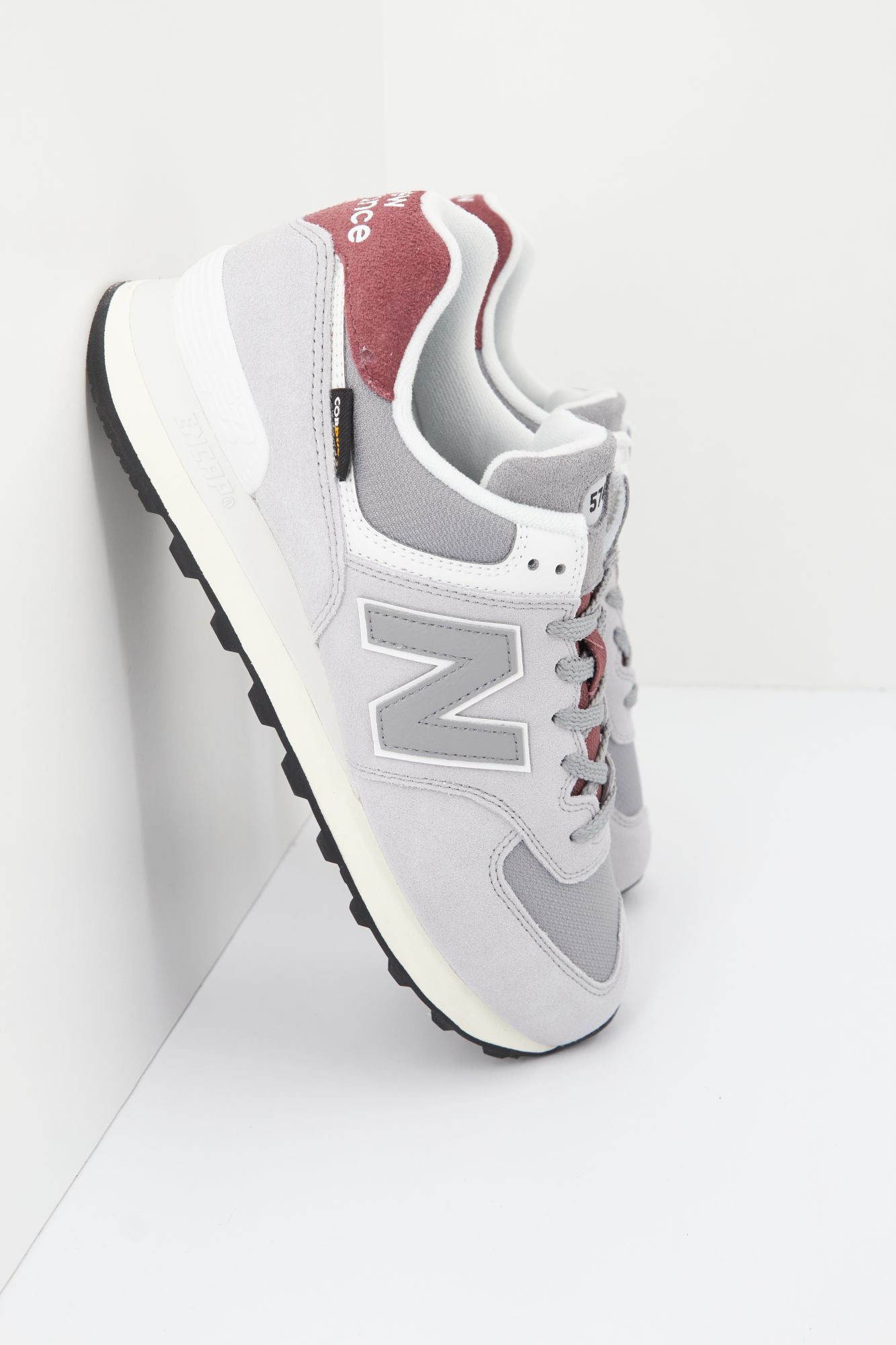 NEW BALANCE U574 KBR en color GRIS (1)
